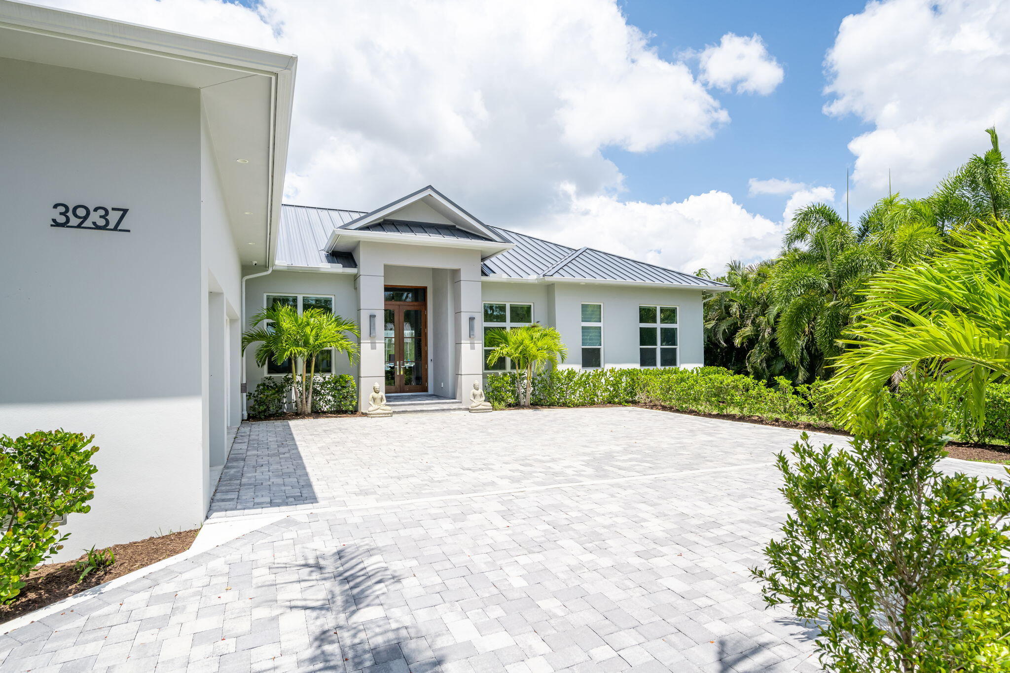 3937 Indian River Drive E Property Photo 5