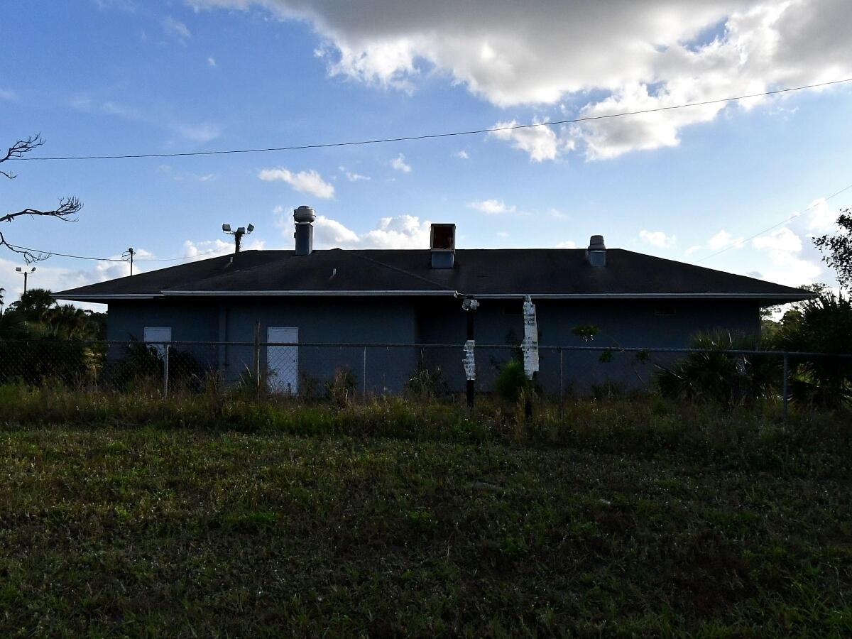 2525 Center Road Property Photo 6