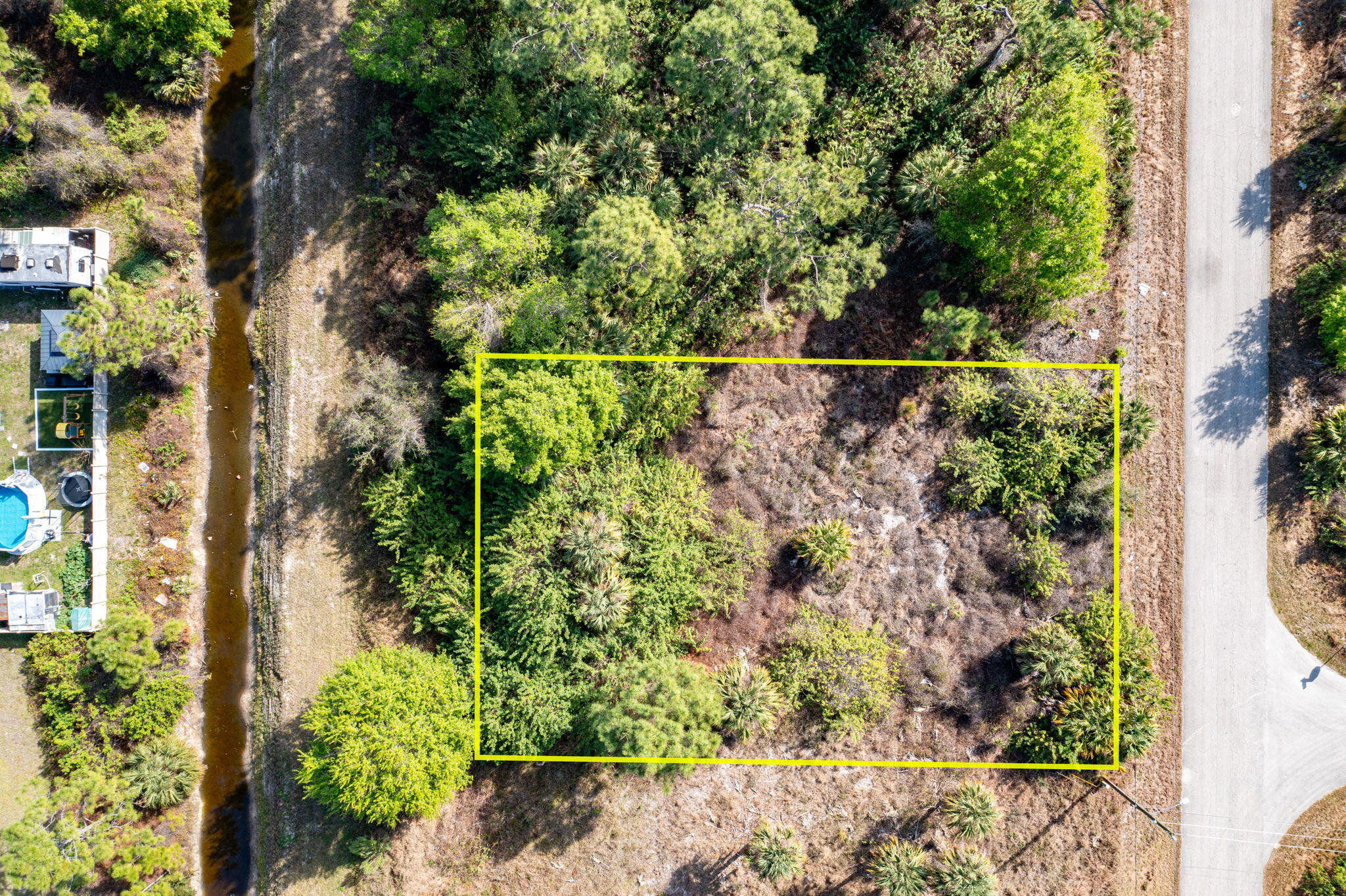 773 Cadis Street E Property Photo 4
