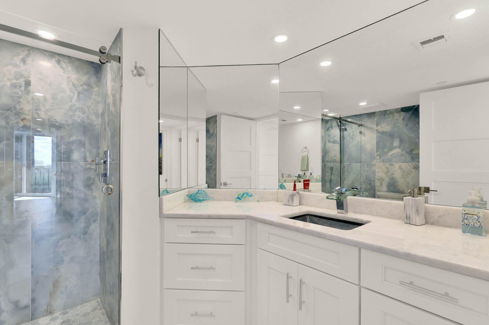 9650 S Ocean Drive 1610 Property Photo 48
