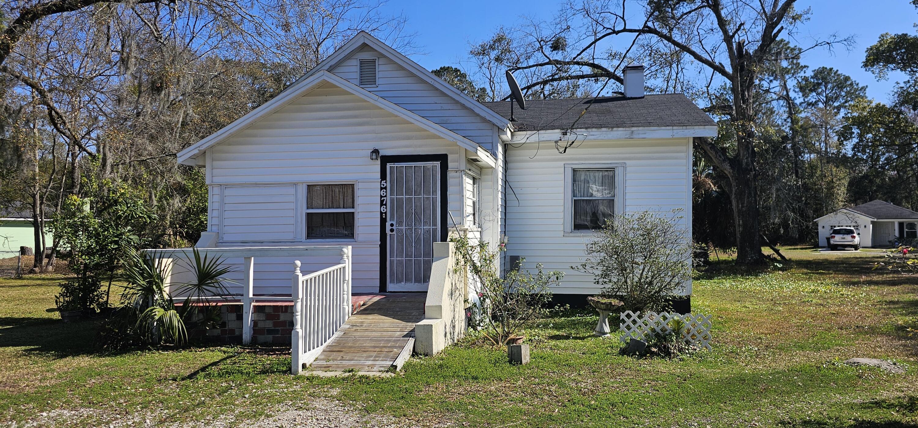 5676 Soutel Drive Property Photo 1