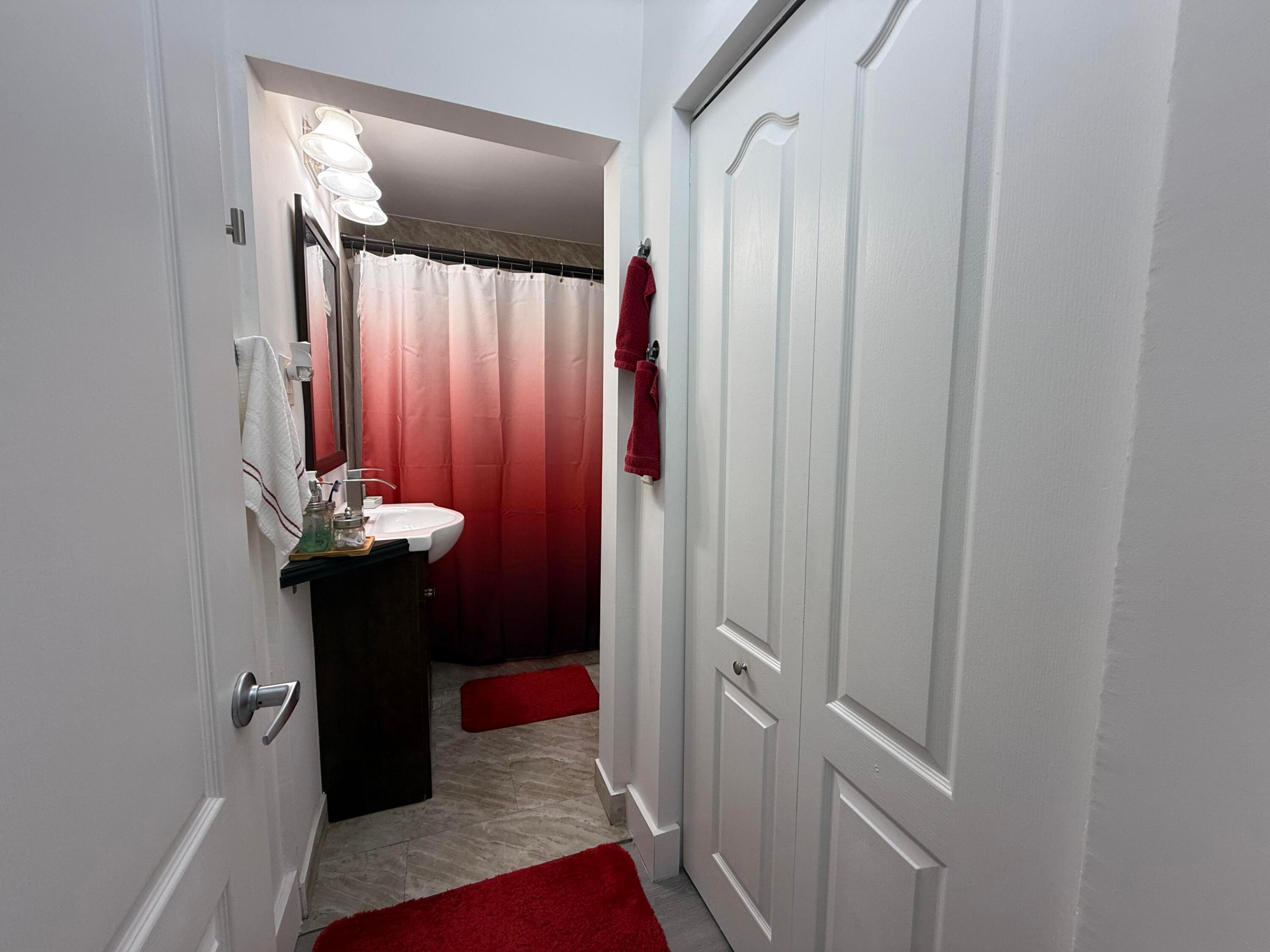 303 Nw 28 Way Property Photo 13