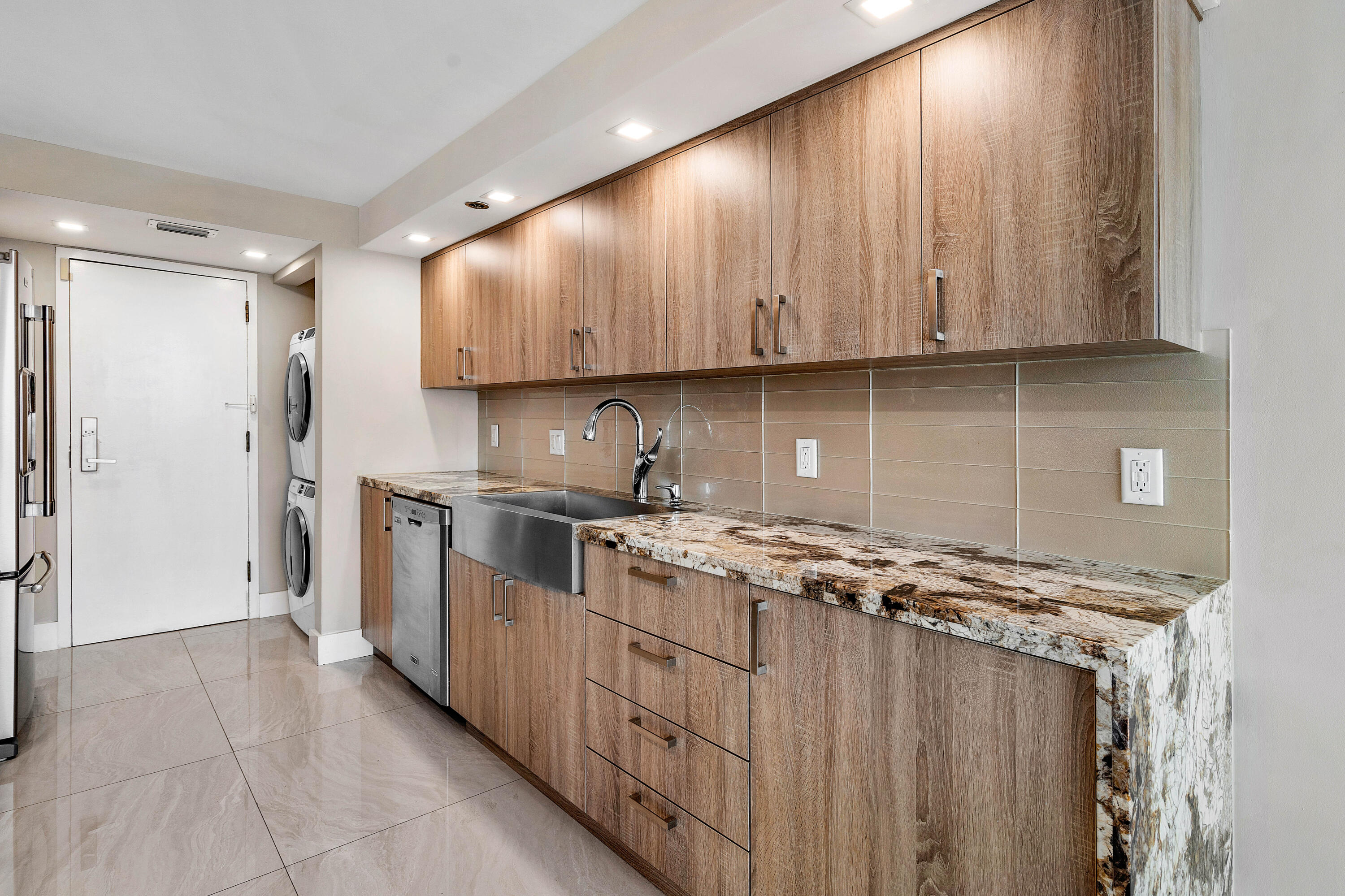 250 S Ocean Boulevard 7e Property Photo 17