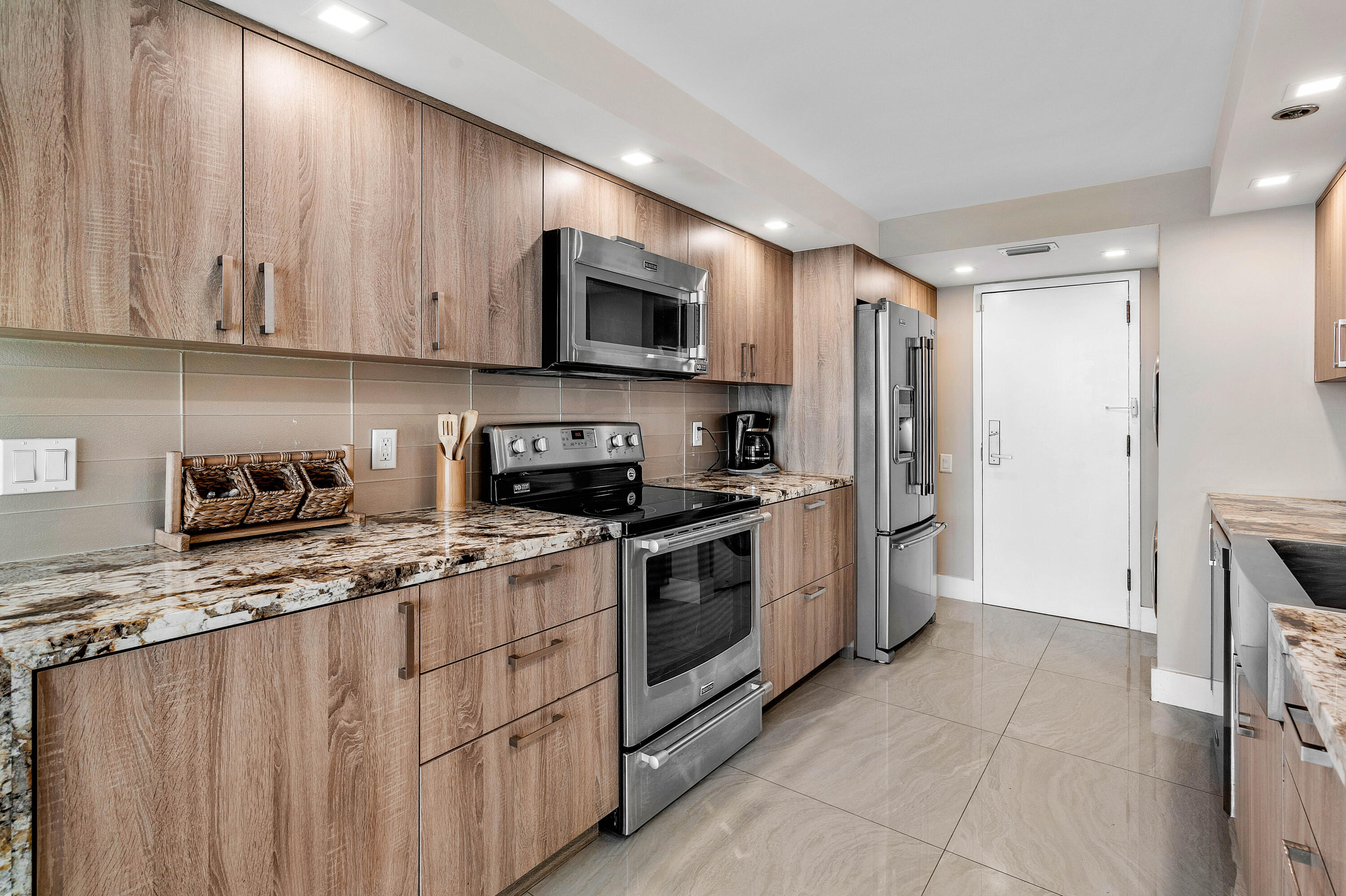 250 S Ocean Boulevard 7e Property Photo 18