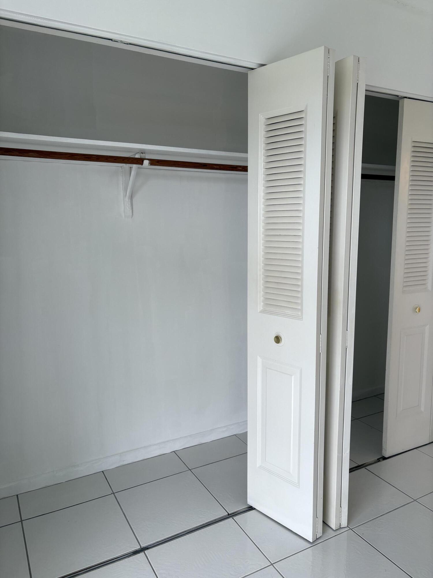 113 Berkshire E Property Photo 6