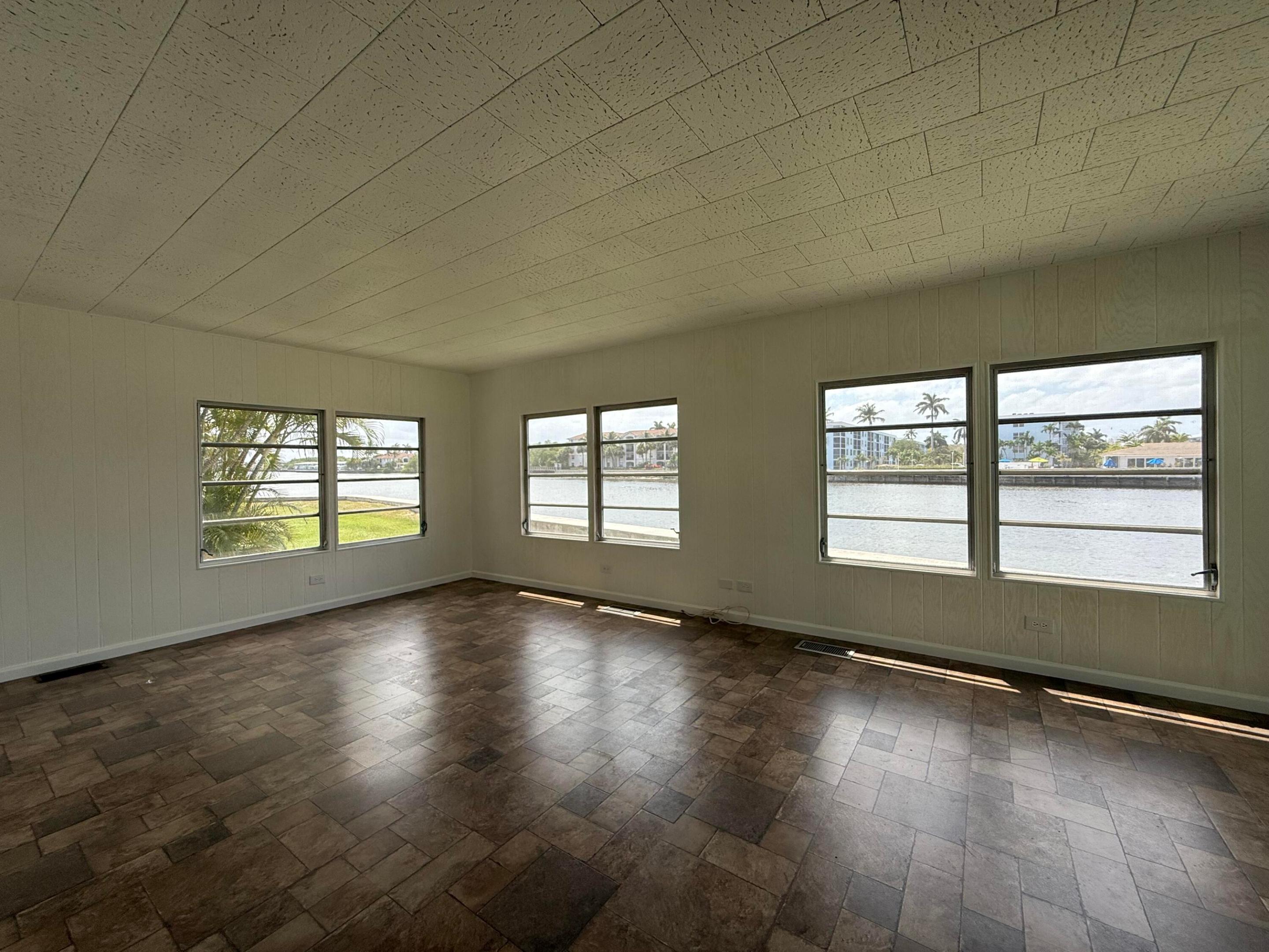 215 S Heron Drive O Property Photo 4