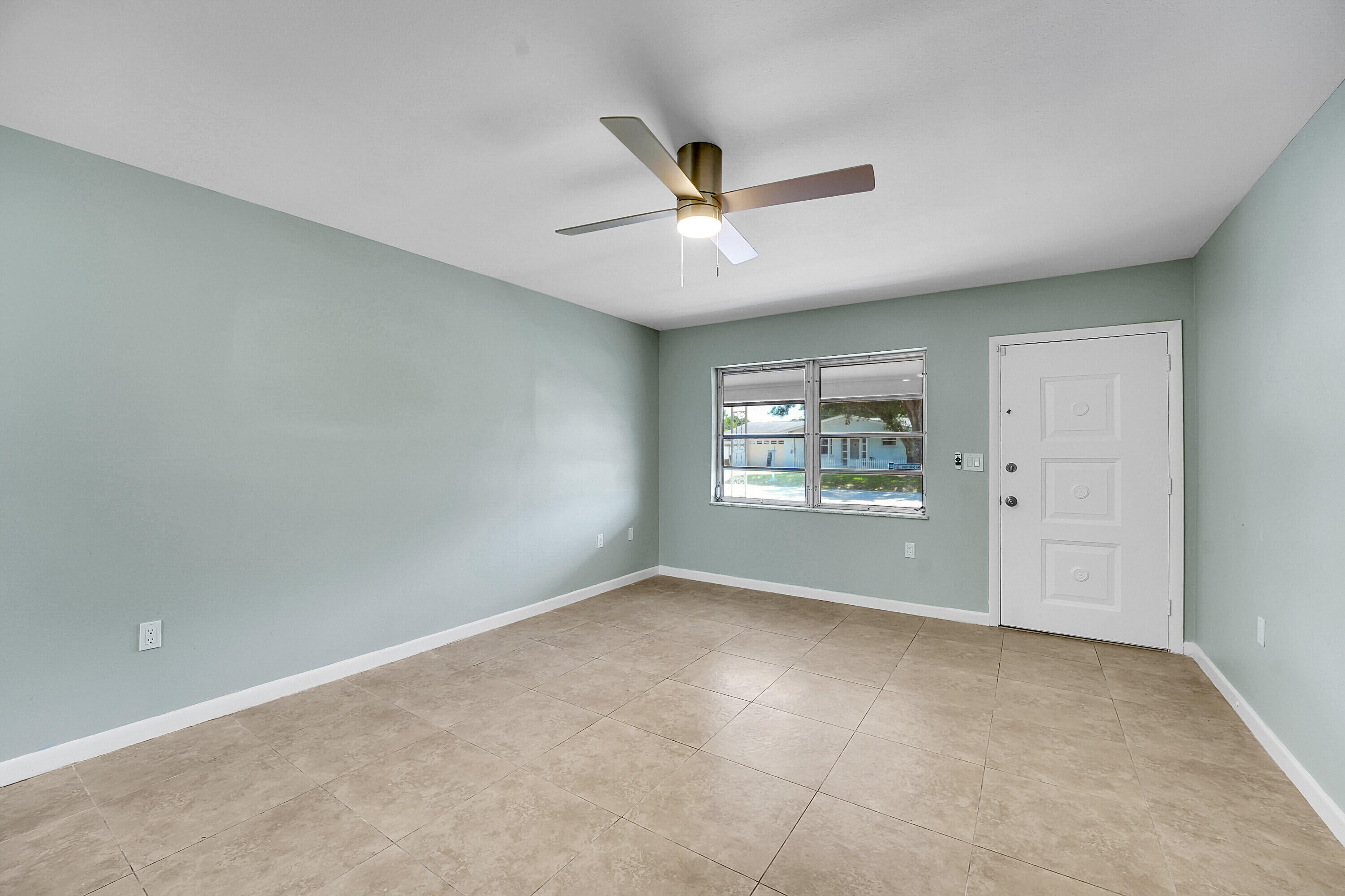 302 W Arbor Avenue Property Photo 6