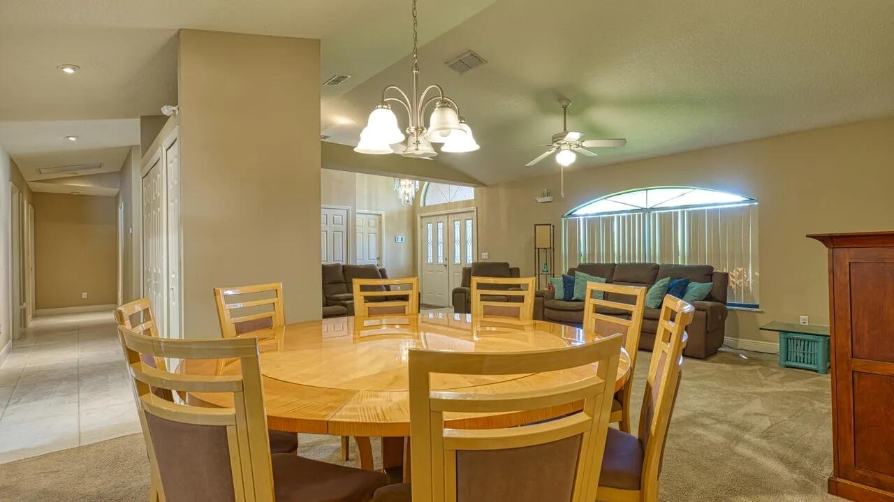 2312 Sw Kent Circle Property Photo 4