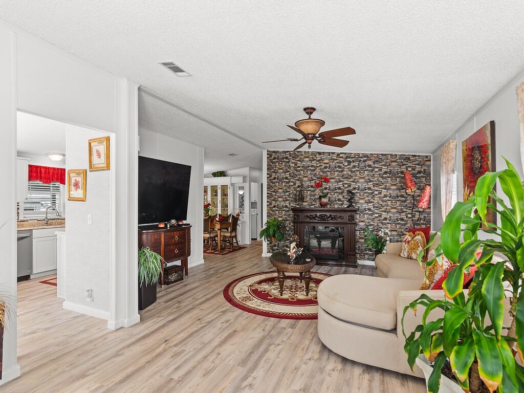 22 Mediterranean East Boulevard E Property Photo 5