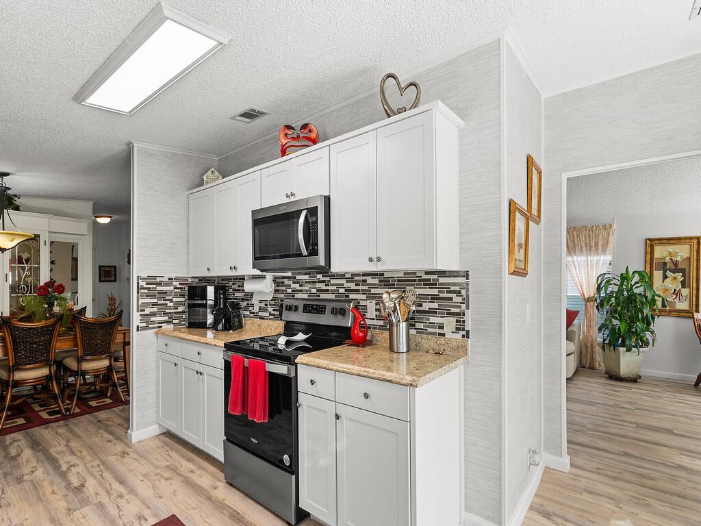 22 Mediterranean East Boulevard E Property Photo 13