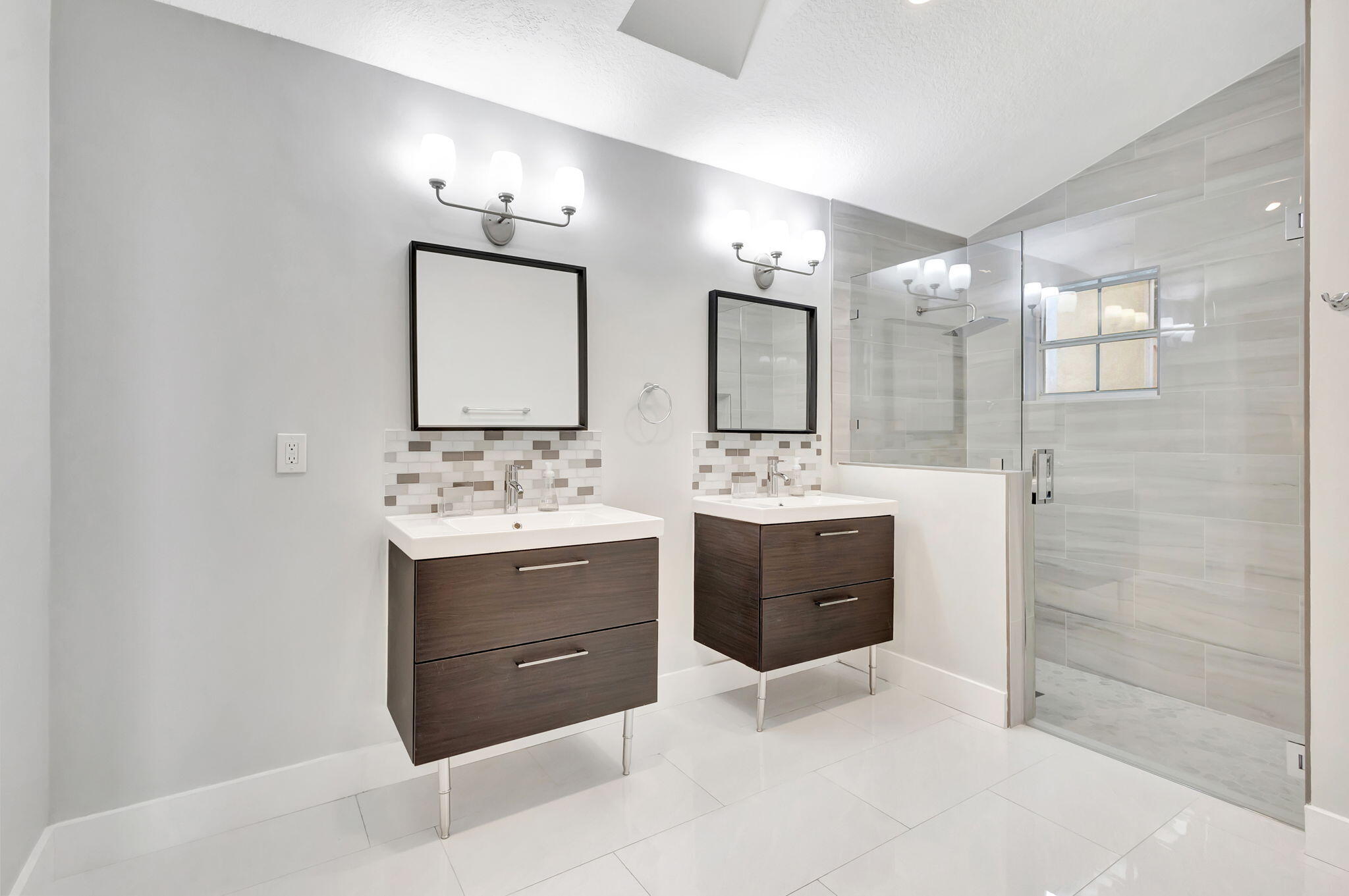 7 Wyndham Lane Property Photo 28