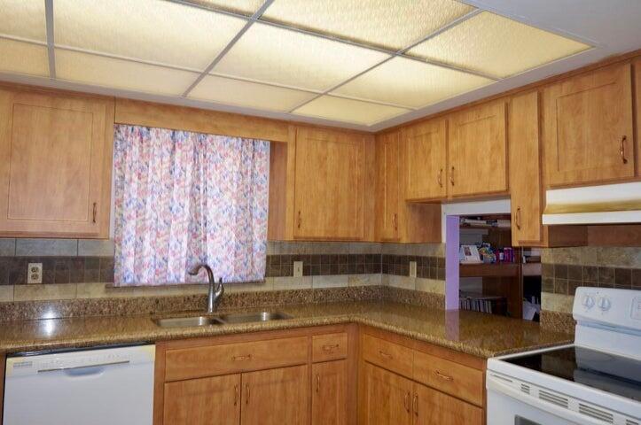 1716 Barton Court Property Photo 6