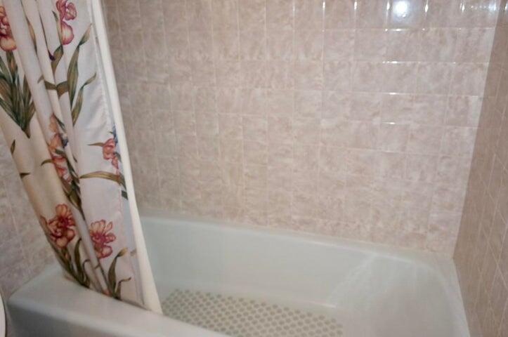 1716 Barton Court Property Photo 8