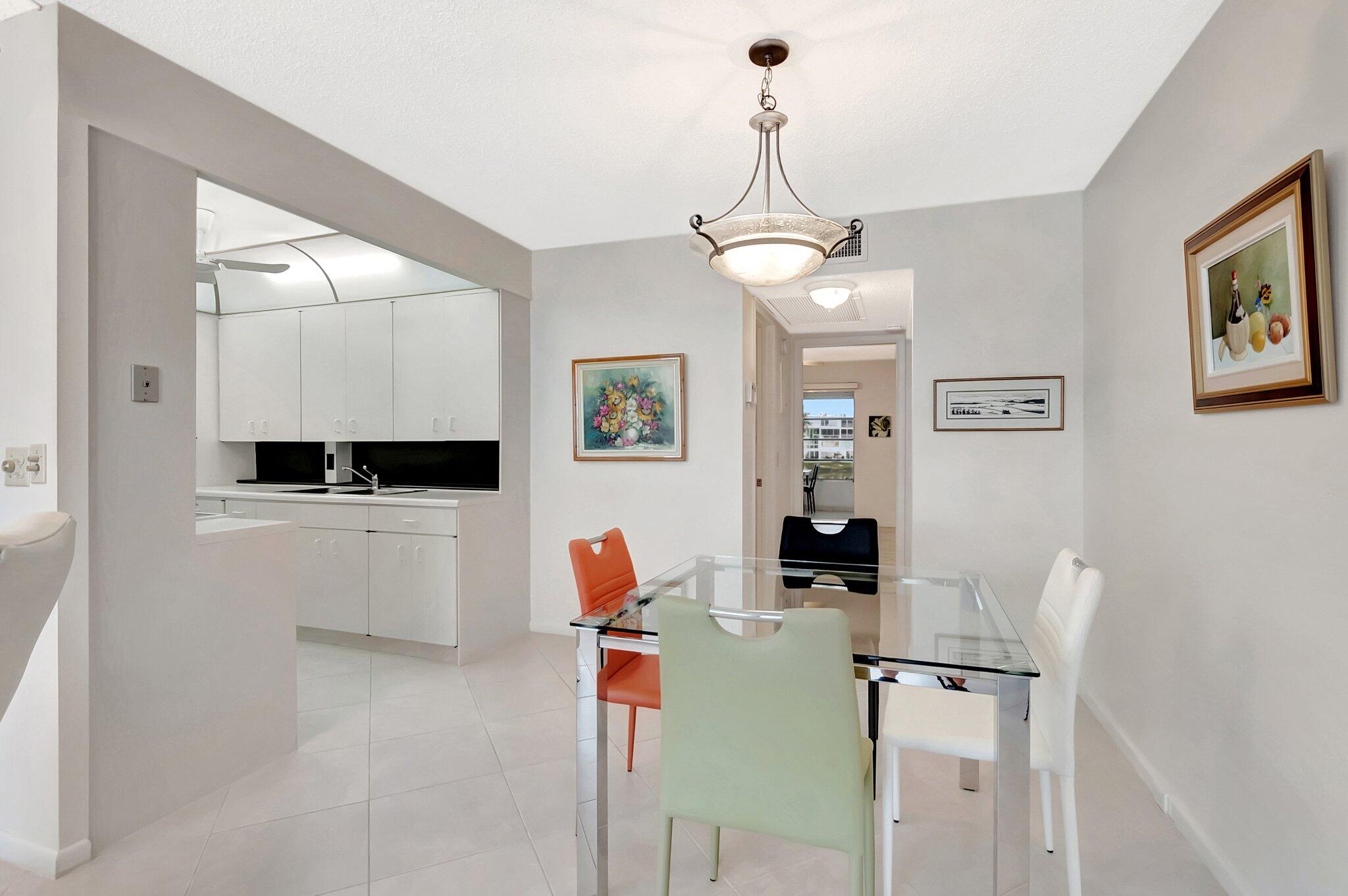 2043 Cambridge C Property Photo 8