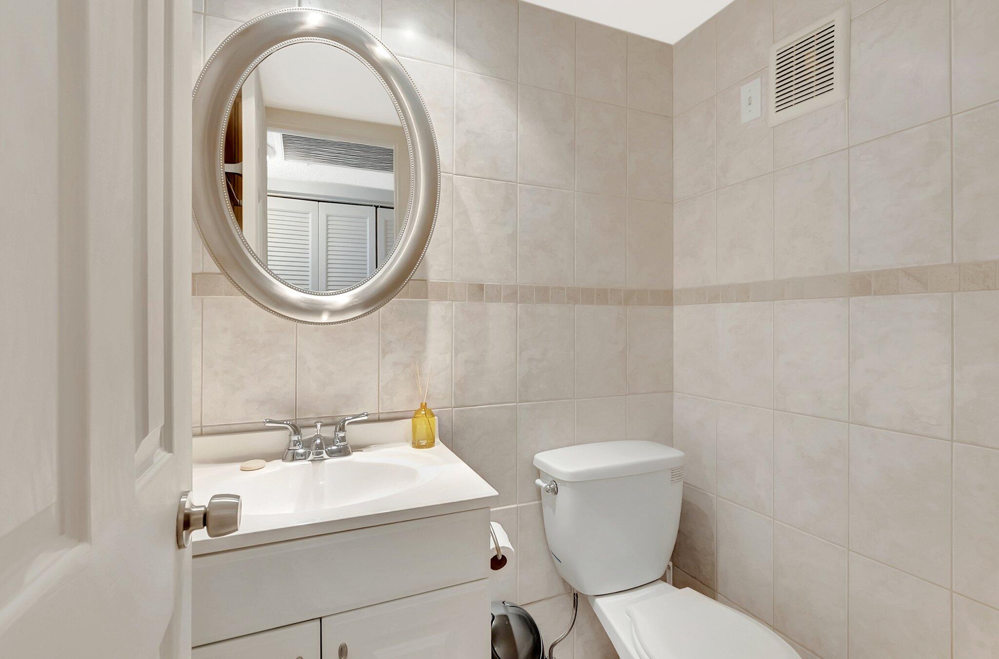 2043 Cambridge C Property Photo 11