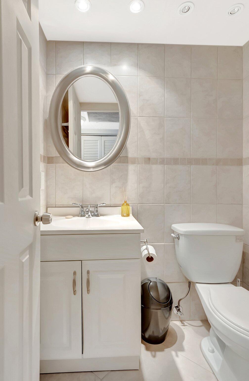 2043 Cambridge C Property Photo 12