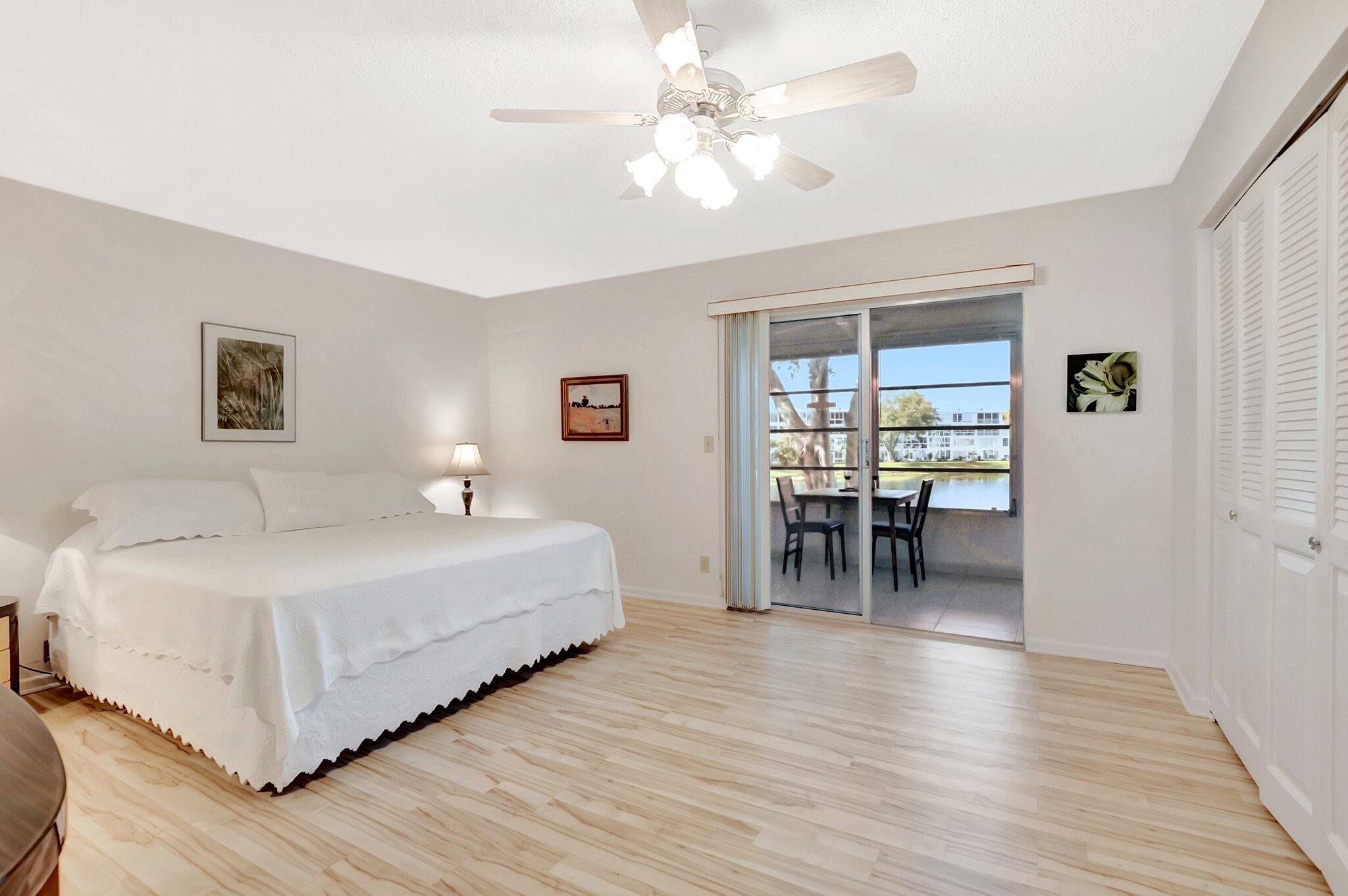 2043 Cambridge C Property Photo 13