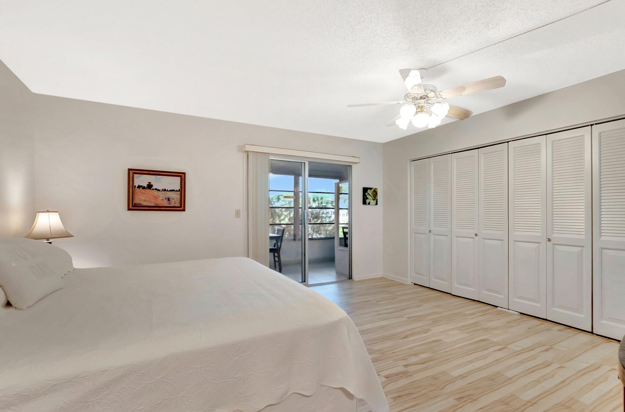 2043 Cambridge C Property Photo 14