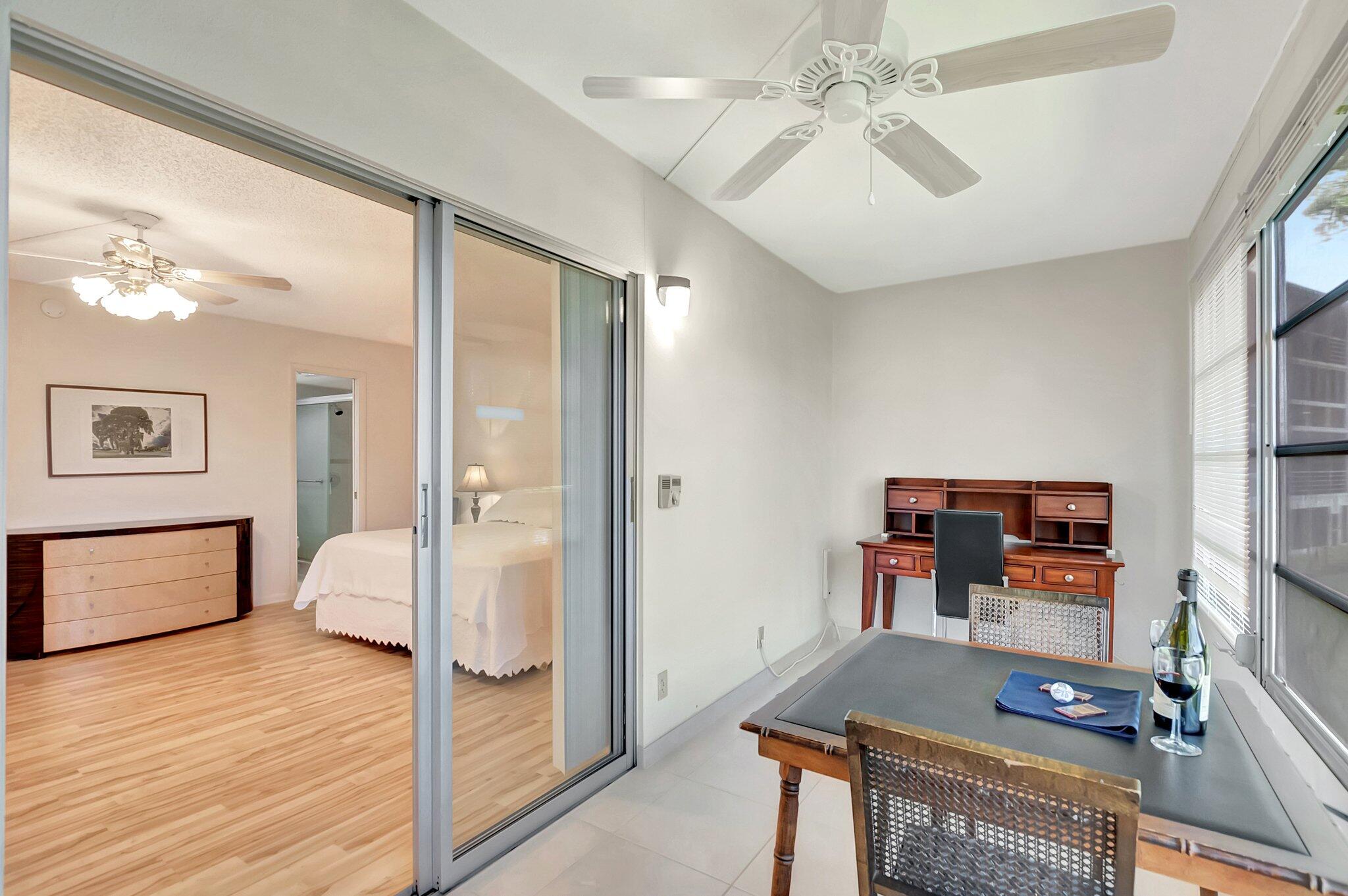 2043 Cambridge C Property Photo 17