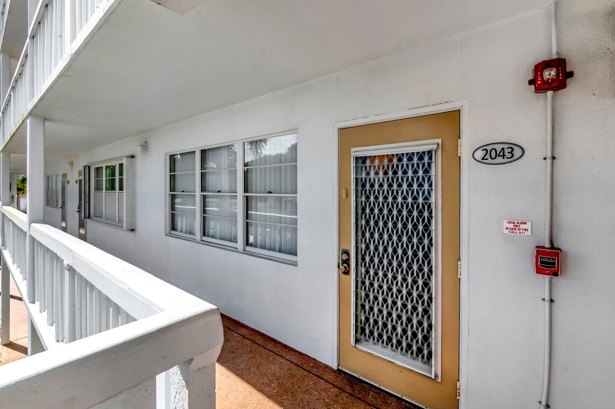 2043 Cambridge C Property Photo 19