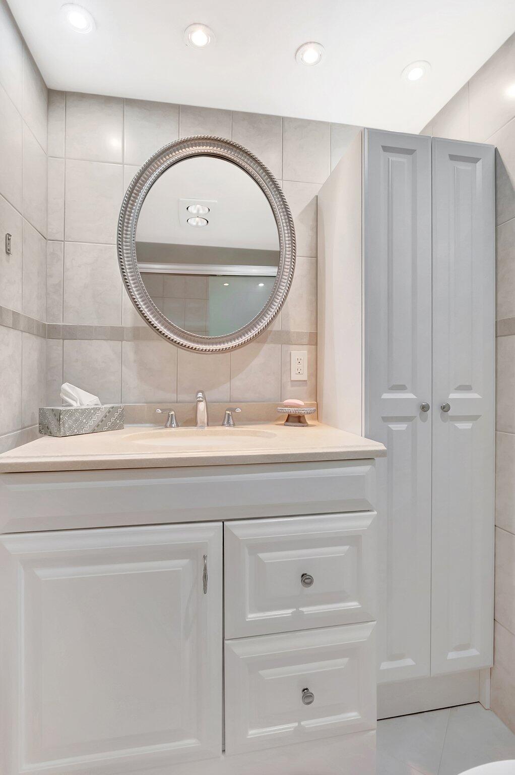 2043 Cambridge C Property Photo 50