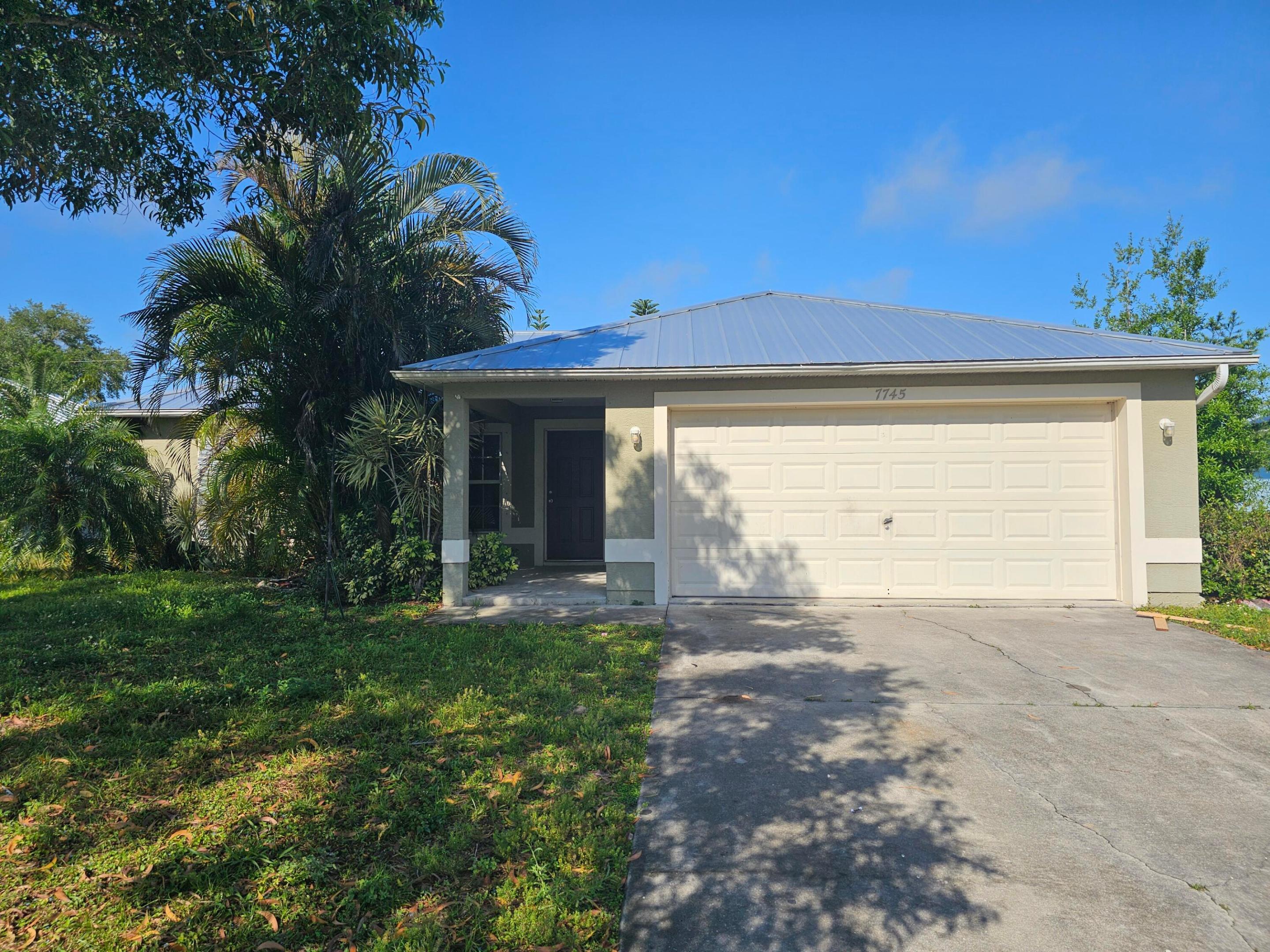 7745 99th Court Property Photo 2