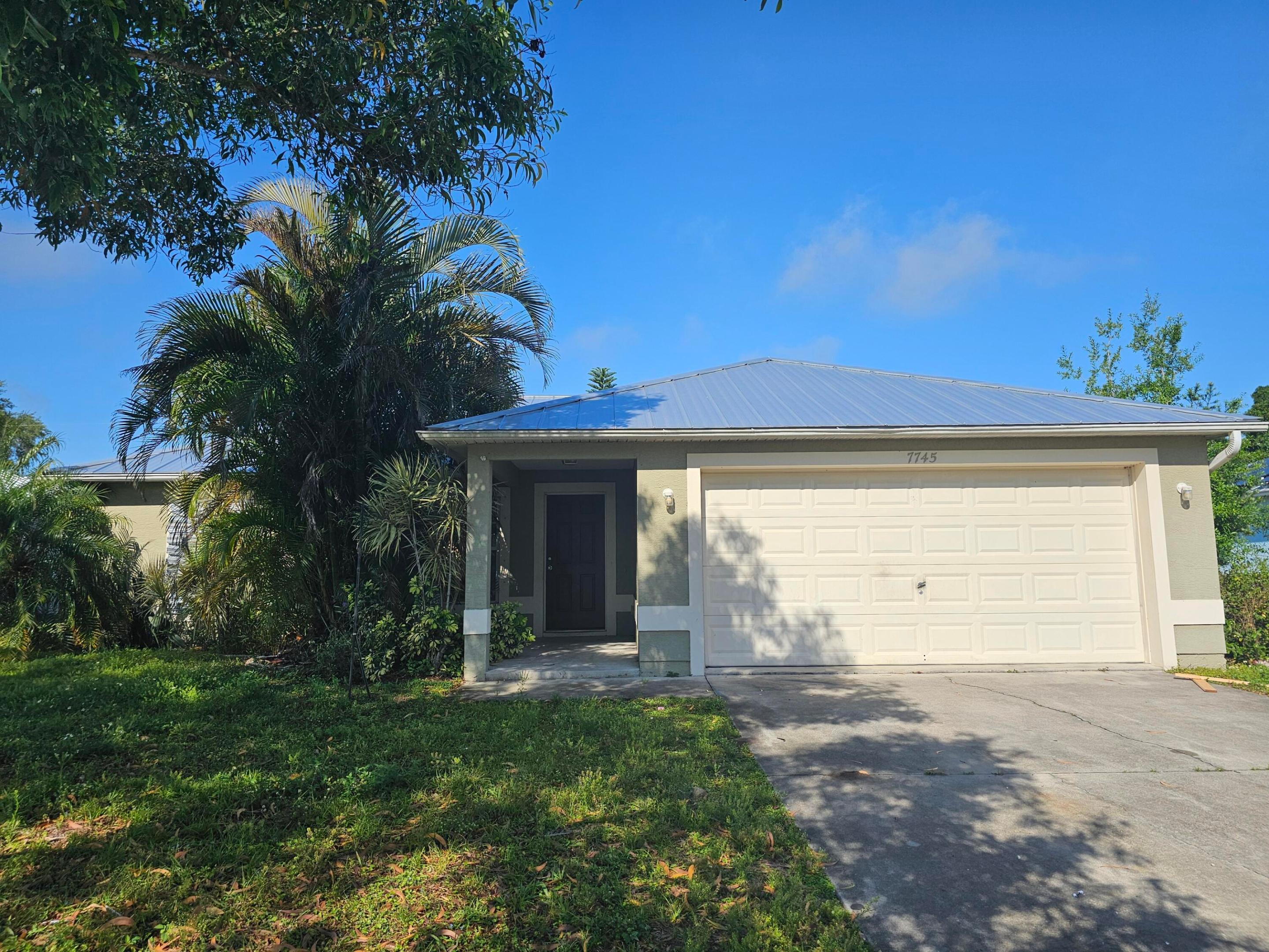 7745 99th Court Property Photo 3