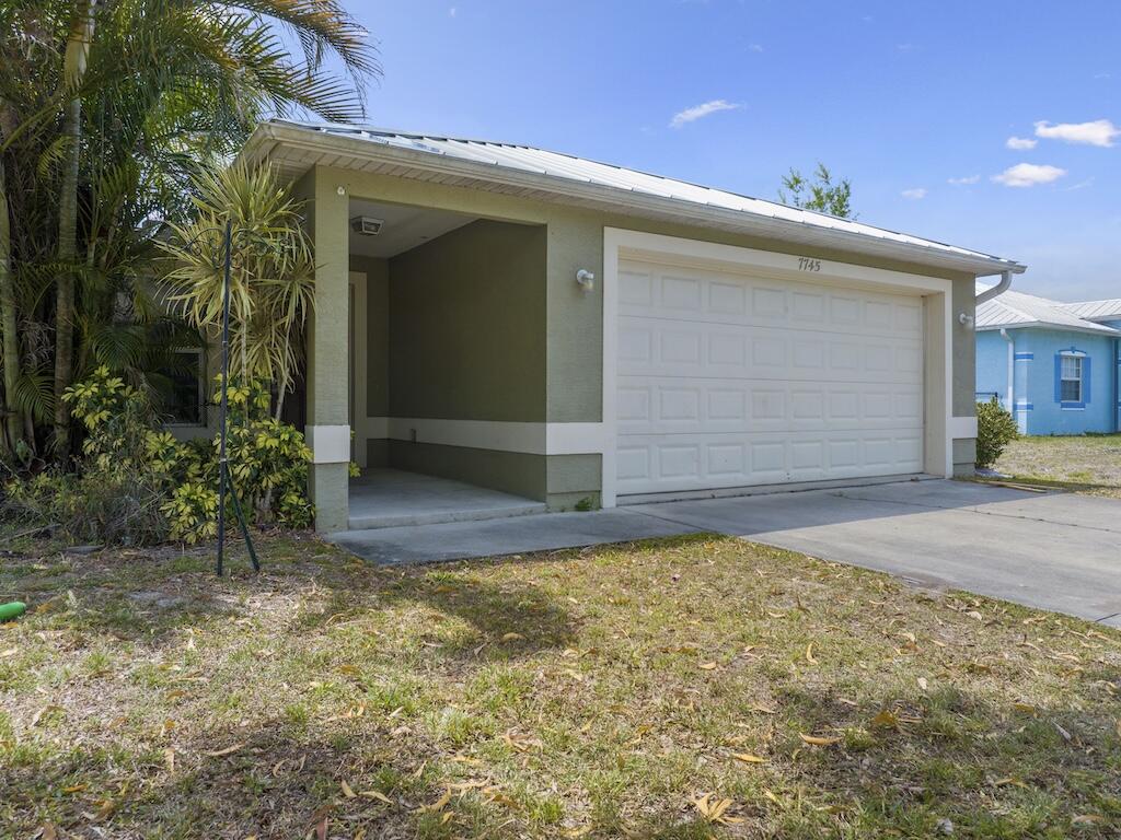 7745 99th Court Property Photo 4