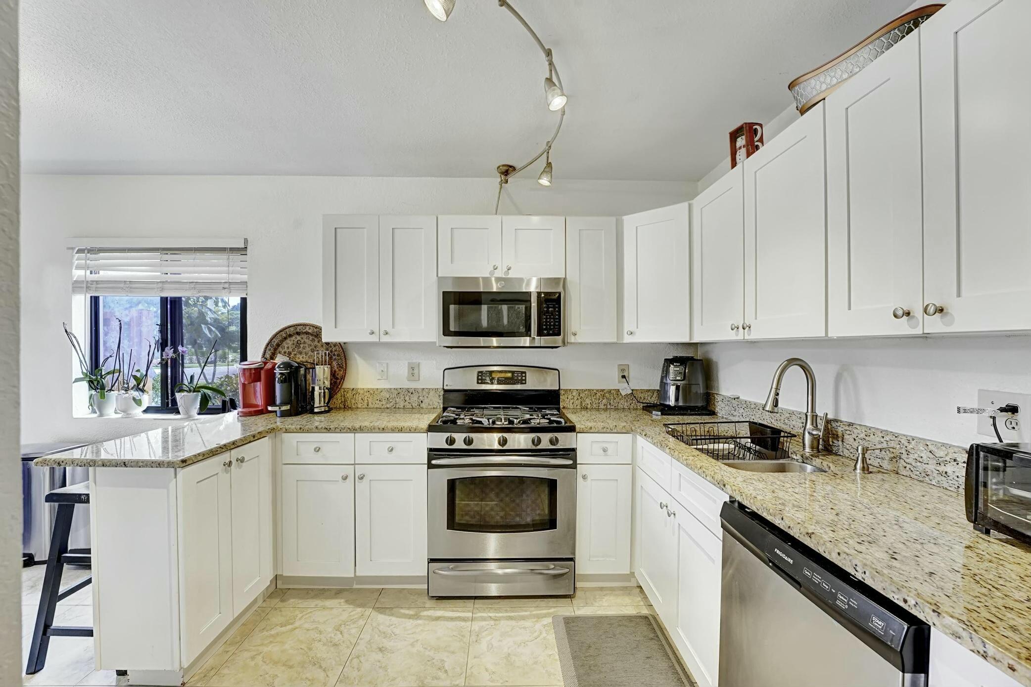 5337 Fountains Drive S Property Photo 14