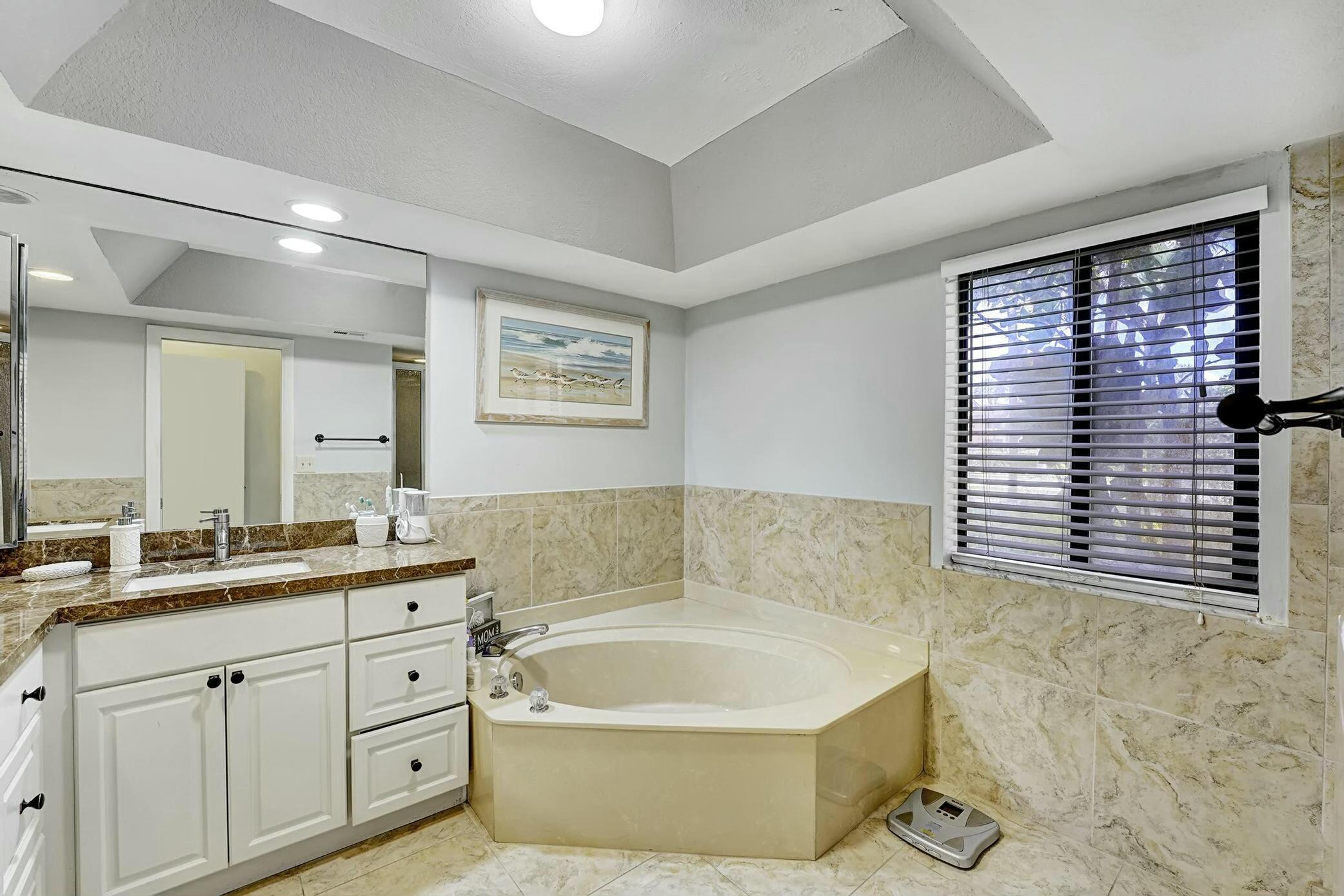 5337 Fountains Drive S Property Photo 18