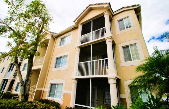 8935 Okeechobee Boulevard 204 Property Photo 3