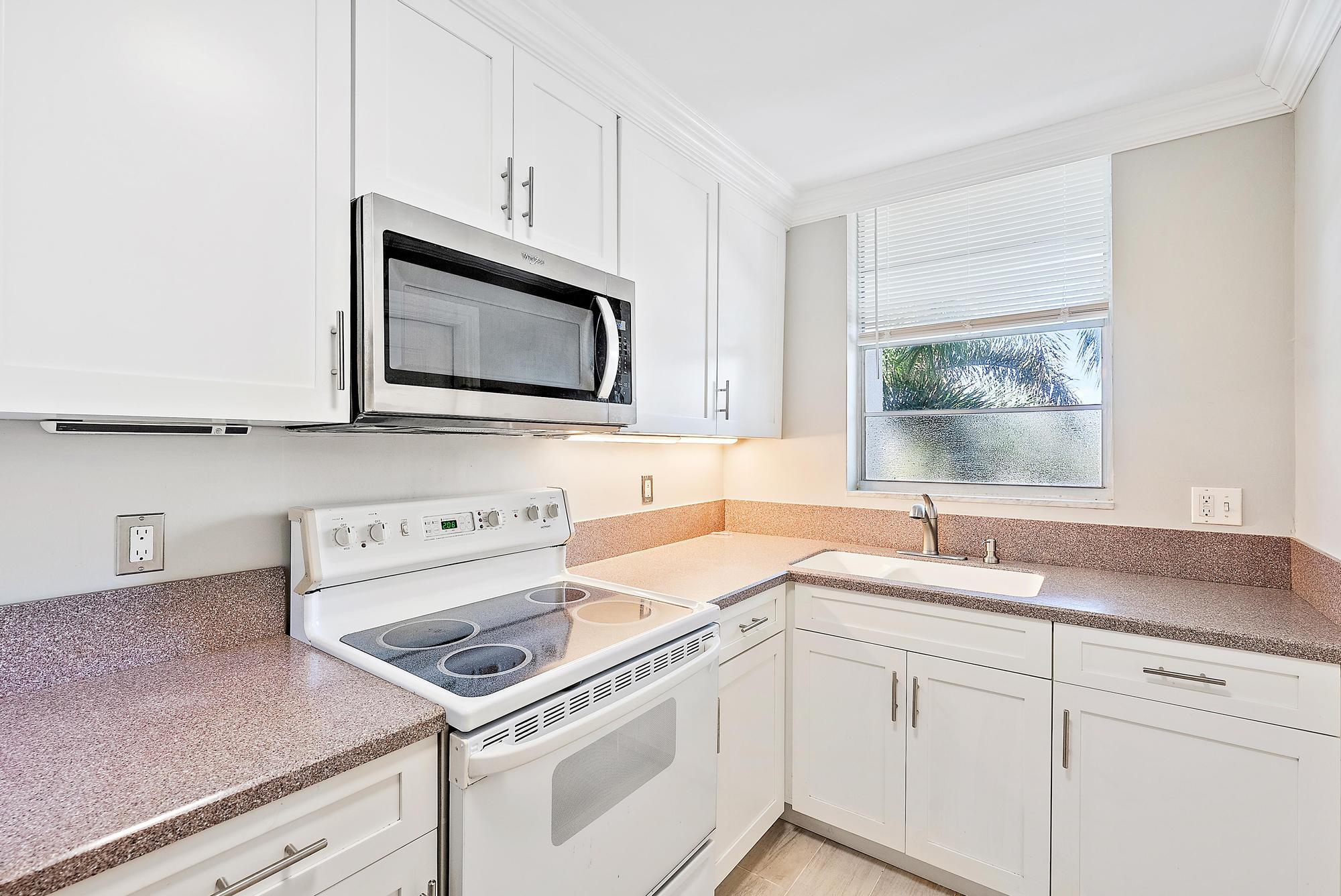 109 Paradise Harbour Boulevard 307 Property Photo 6