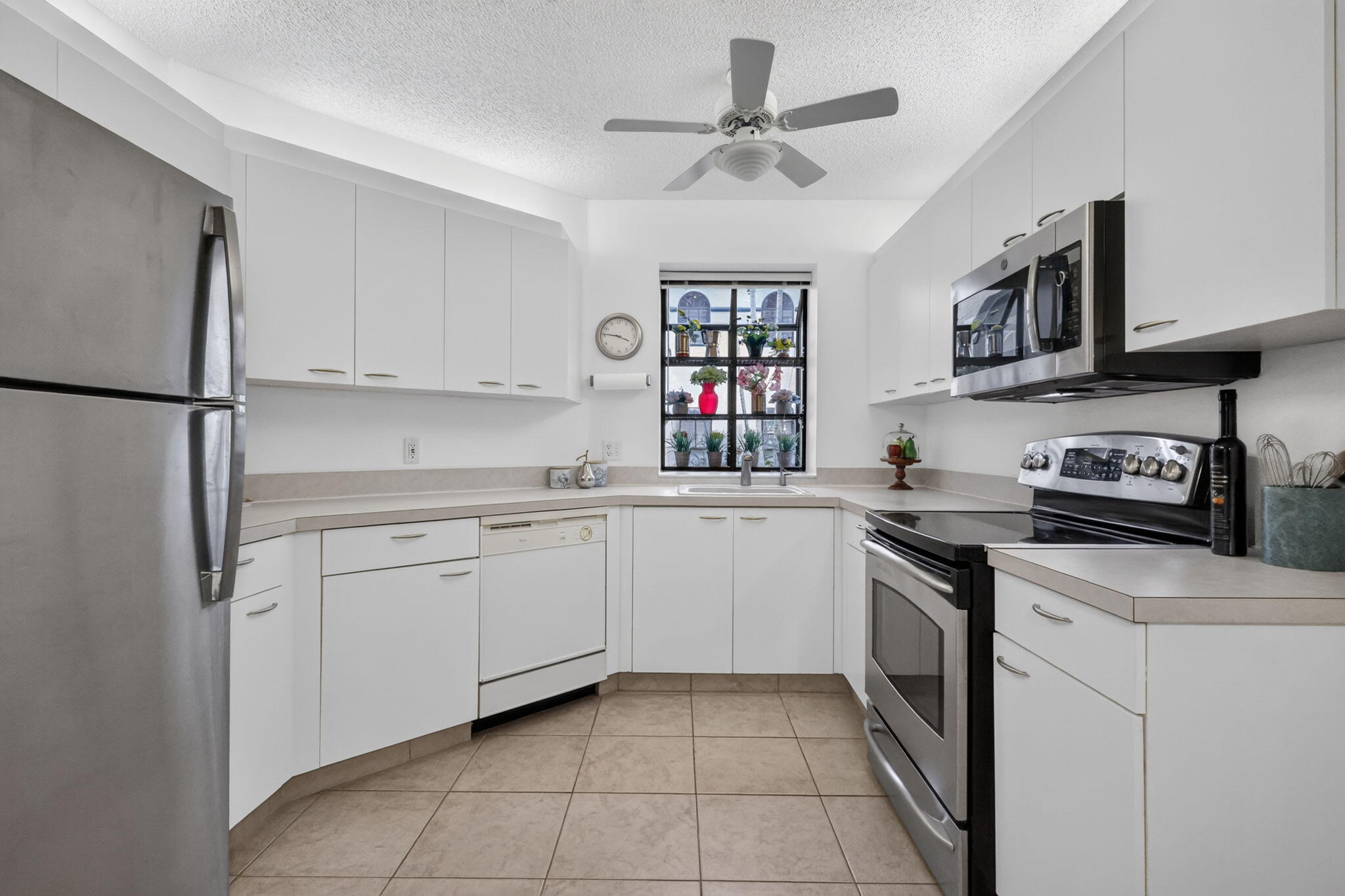 5135 Floria Drive G Property Photo 12