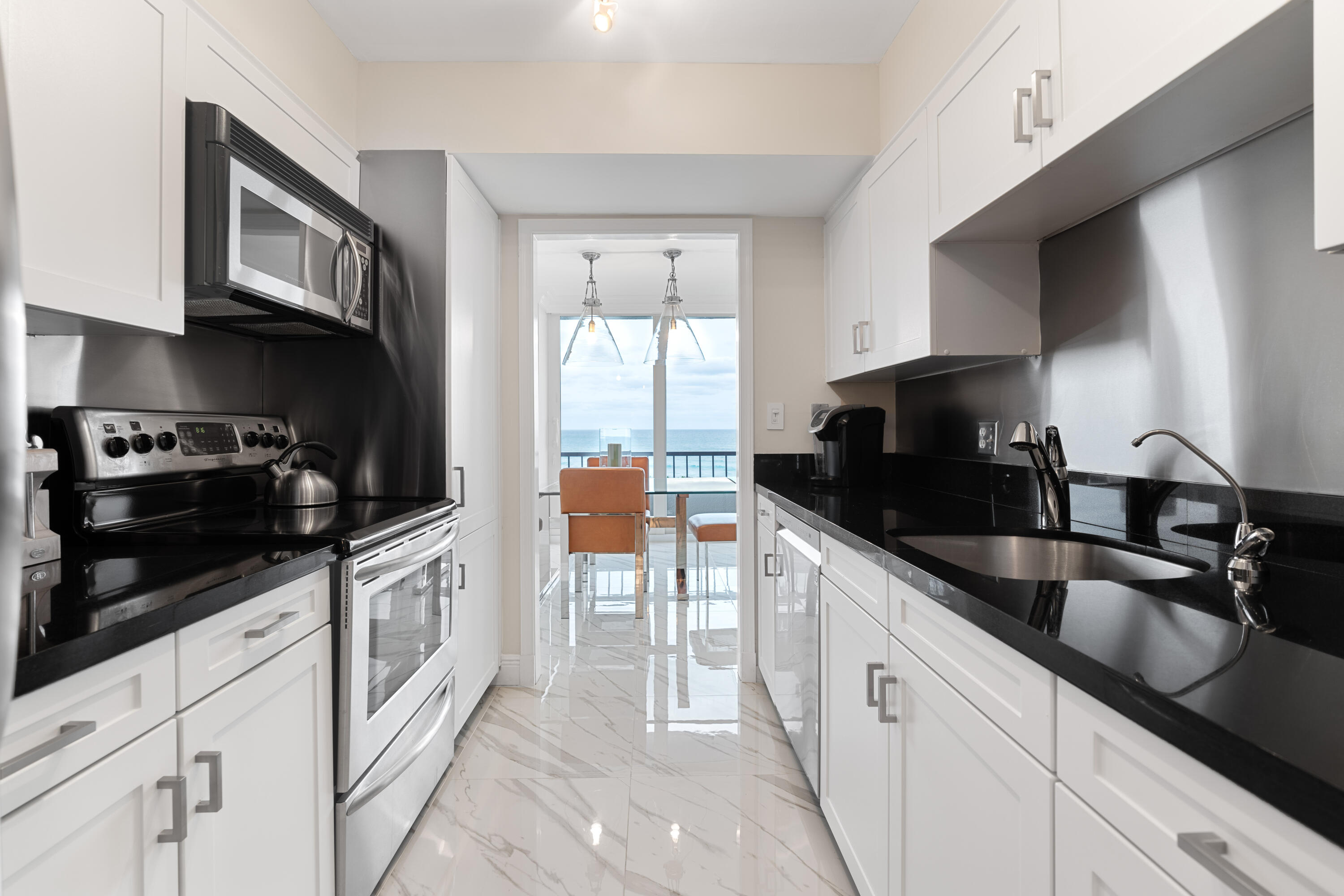 5550 N Ocean Drive 5c Property Photo 9