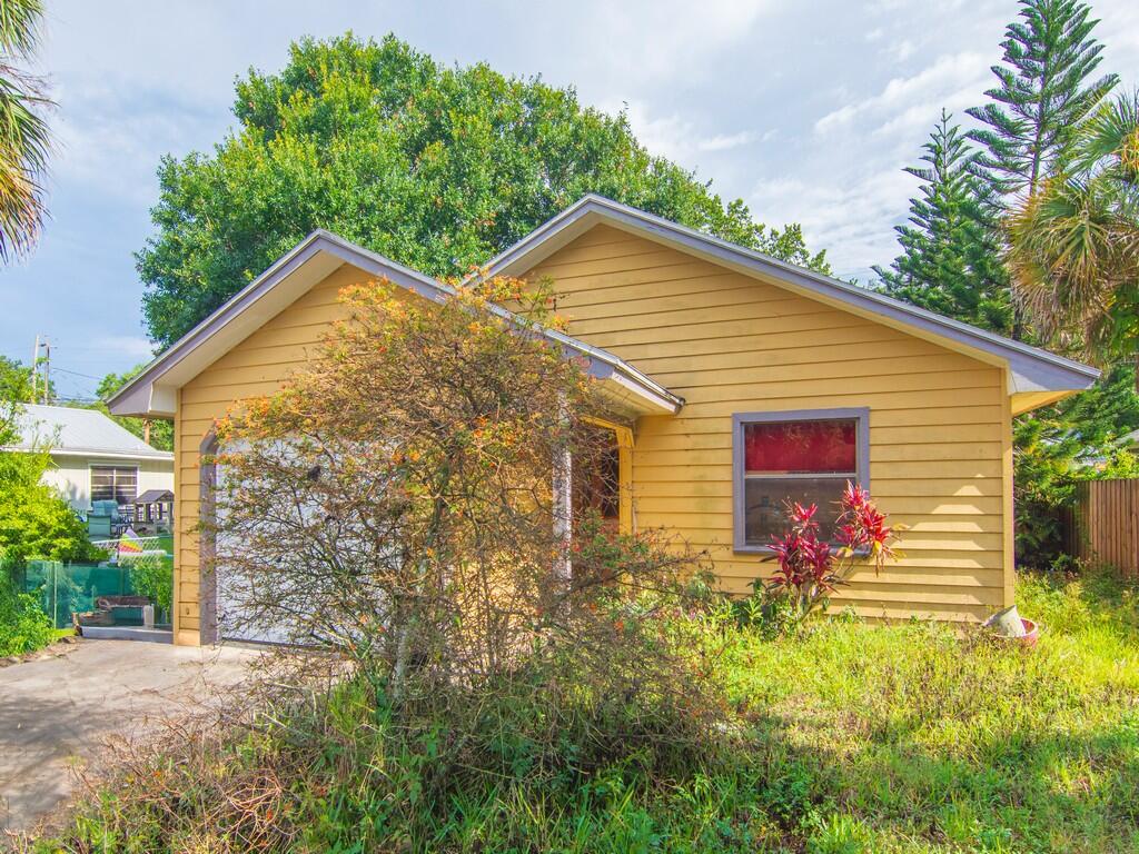 3625 2nd Lane Property Photo 1