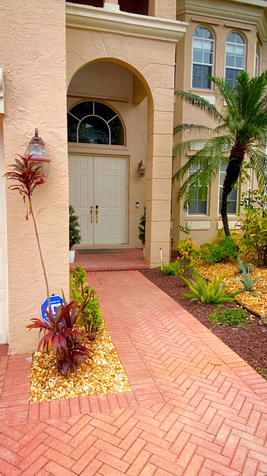6489 Marbletree Lane Property Photo 4