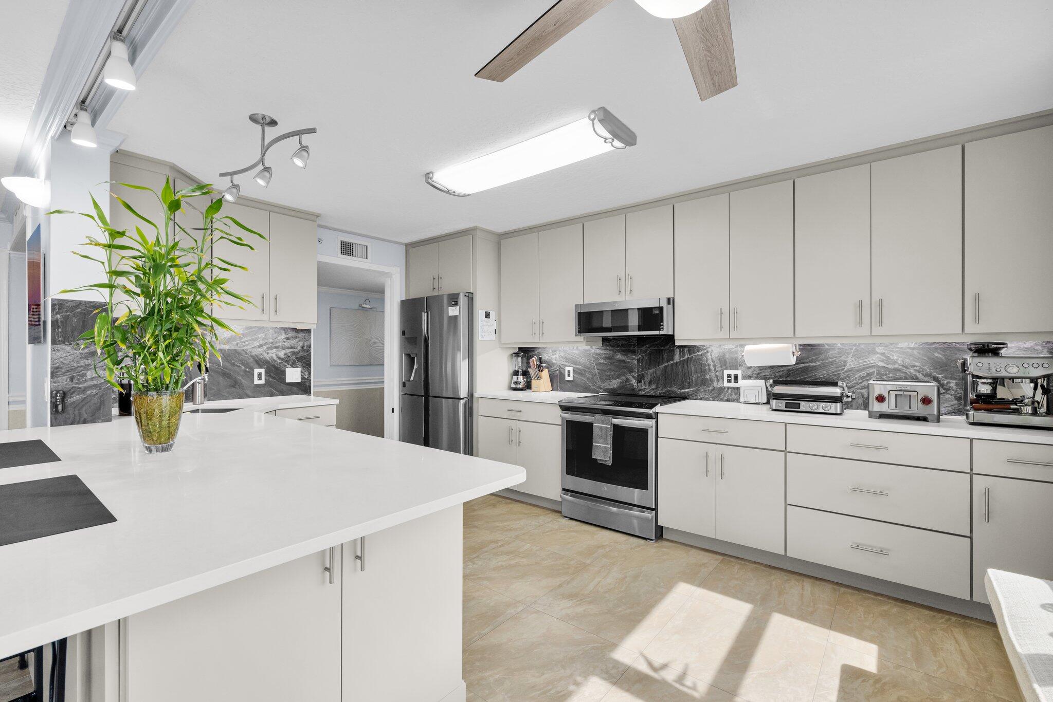 5049 N Highway A1a 1905 Property Photo 4