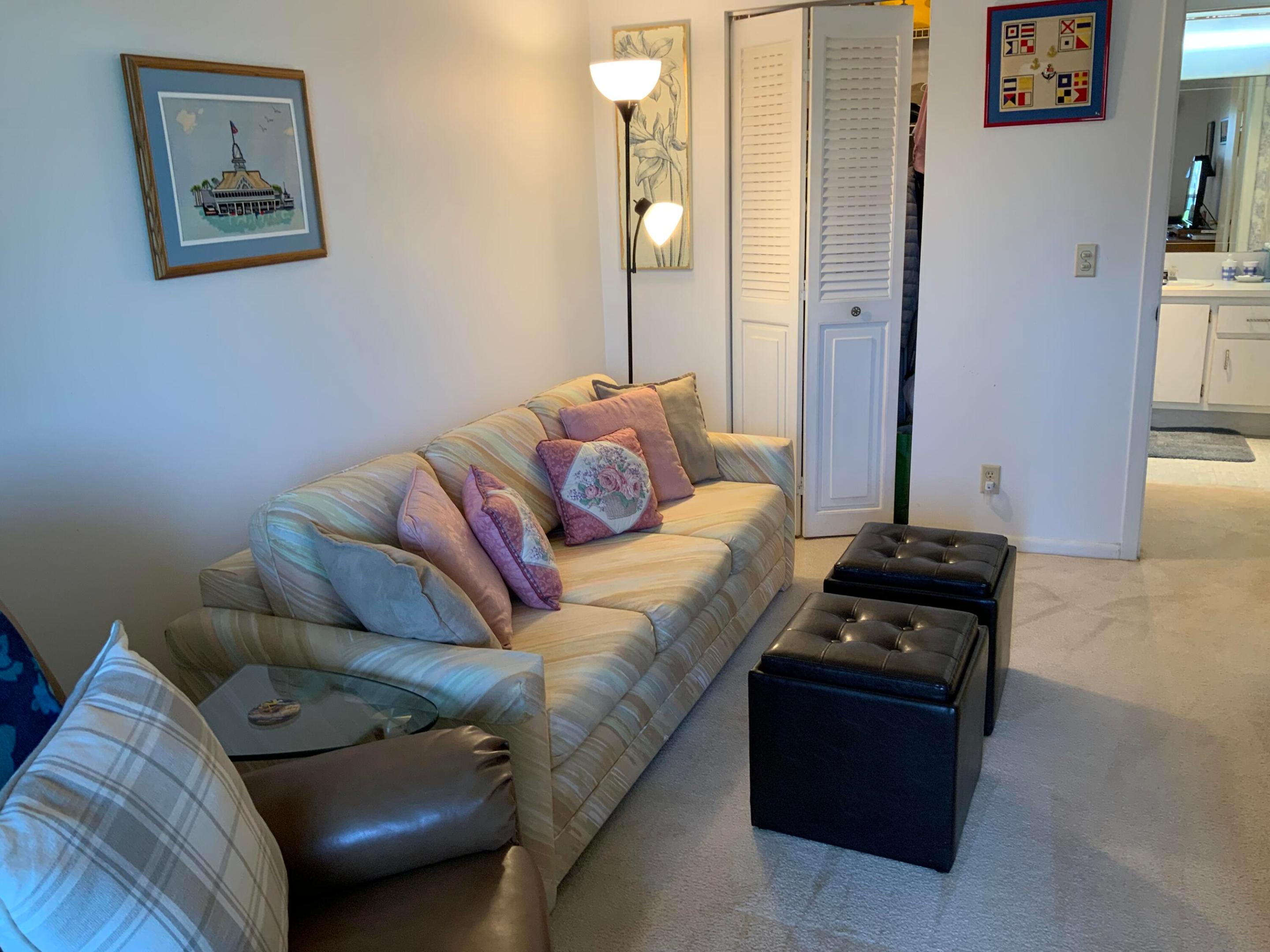 2050 Hythe C Property Photo 4