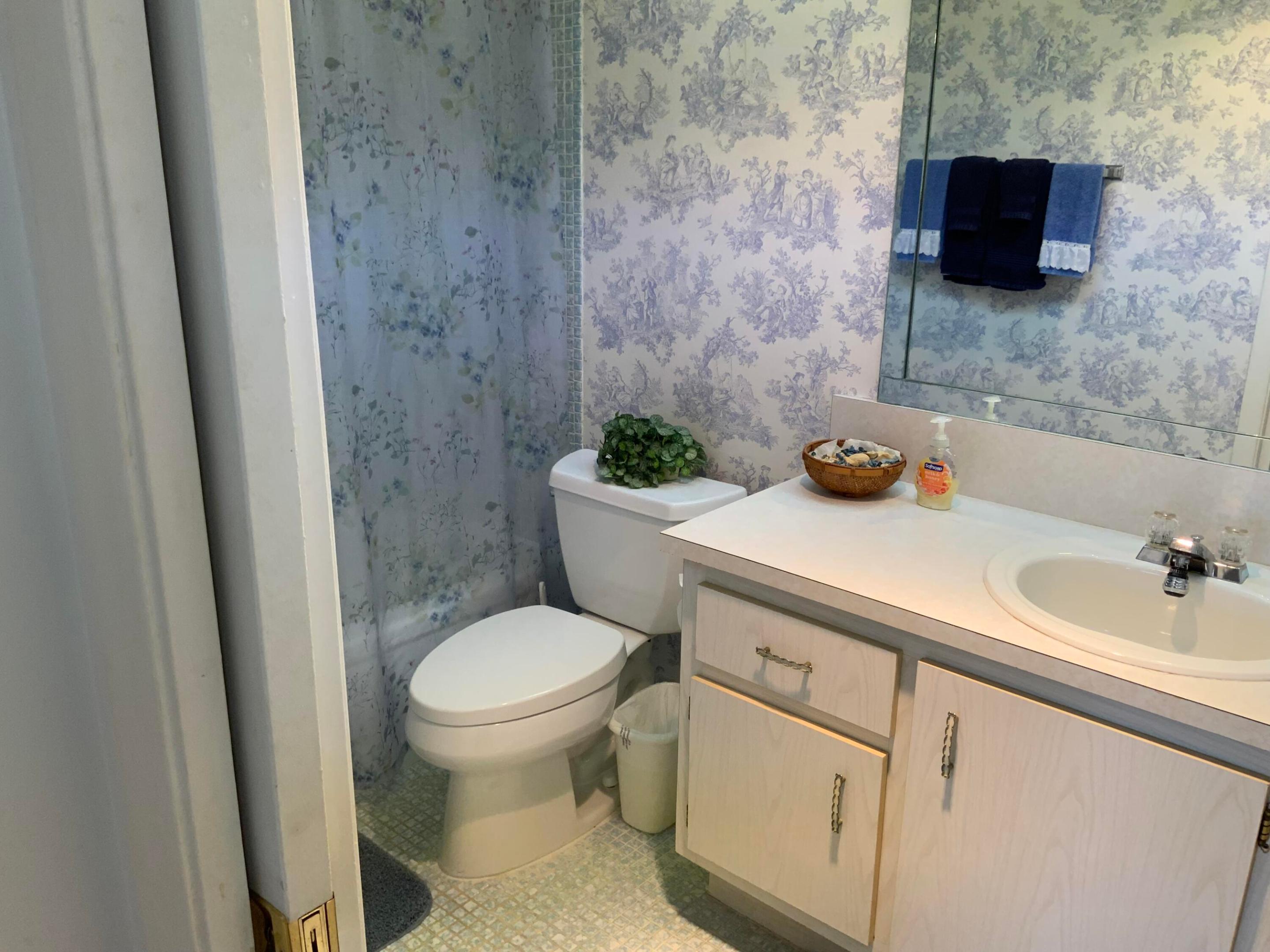 2050 Hythe C Property Photo 10