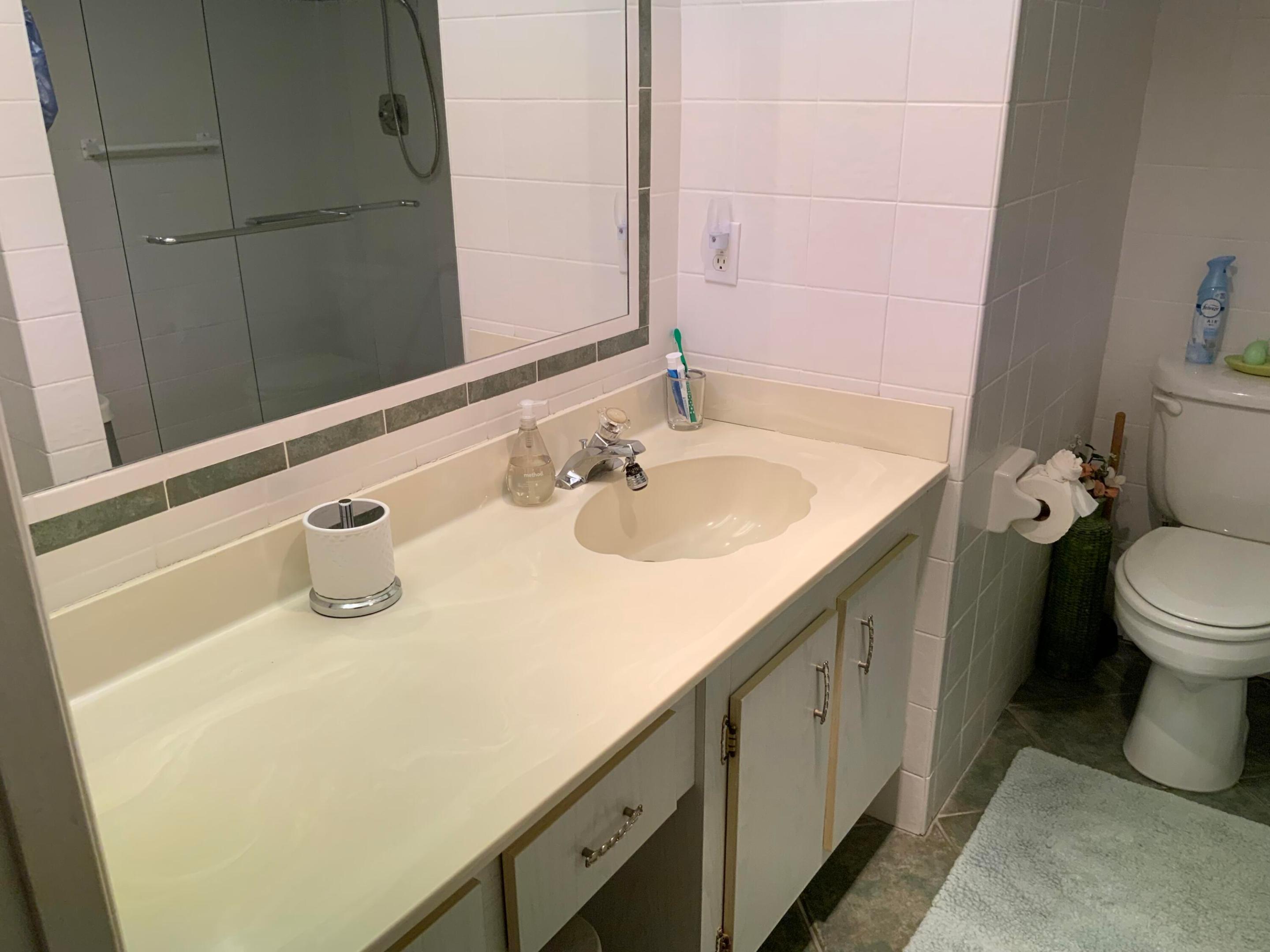 2050 Hythe C Property Photo 11