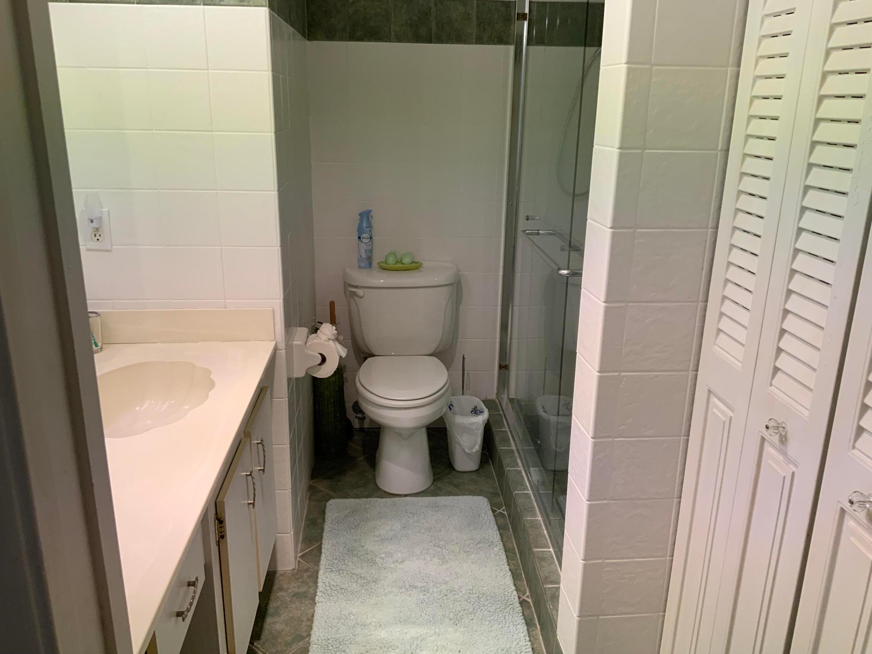 2050 Hythe C Property Photo 12