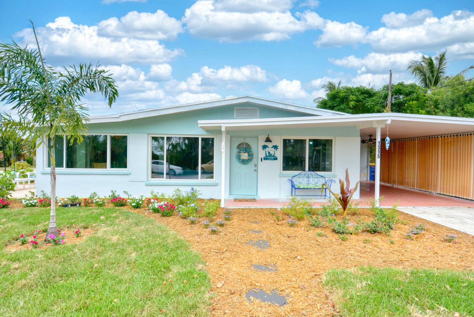 1315 NE Flora Place Property Photo 1