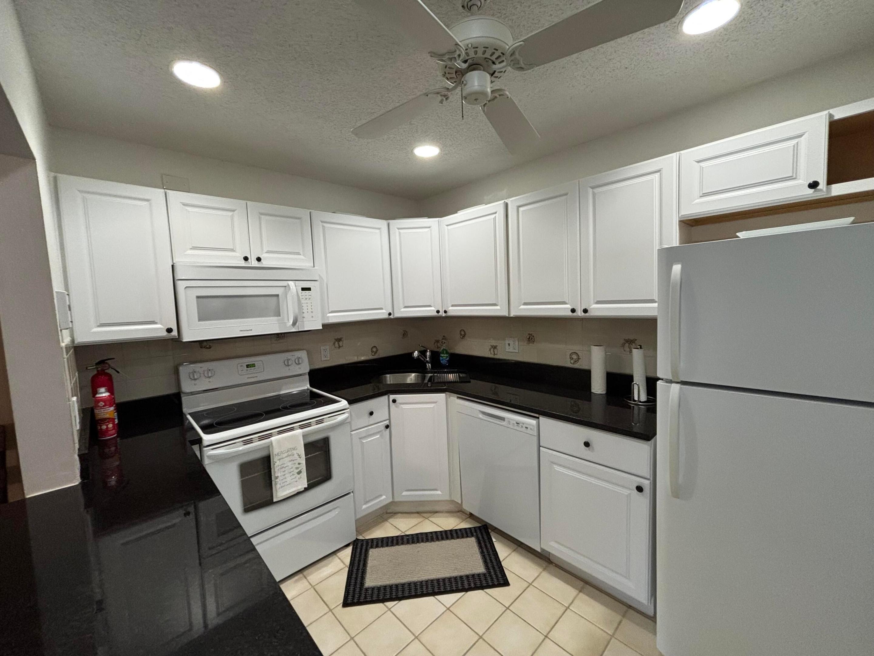 335 Knotty Pine Circle D2 Property Photo 6