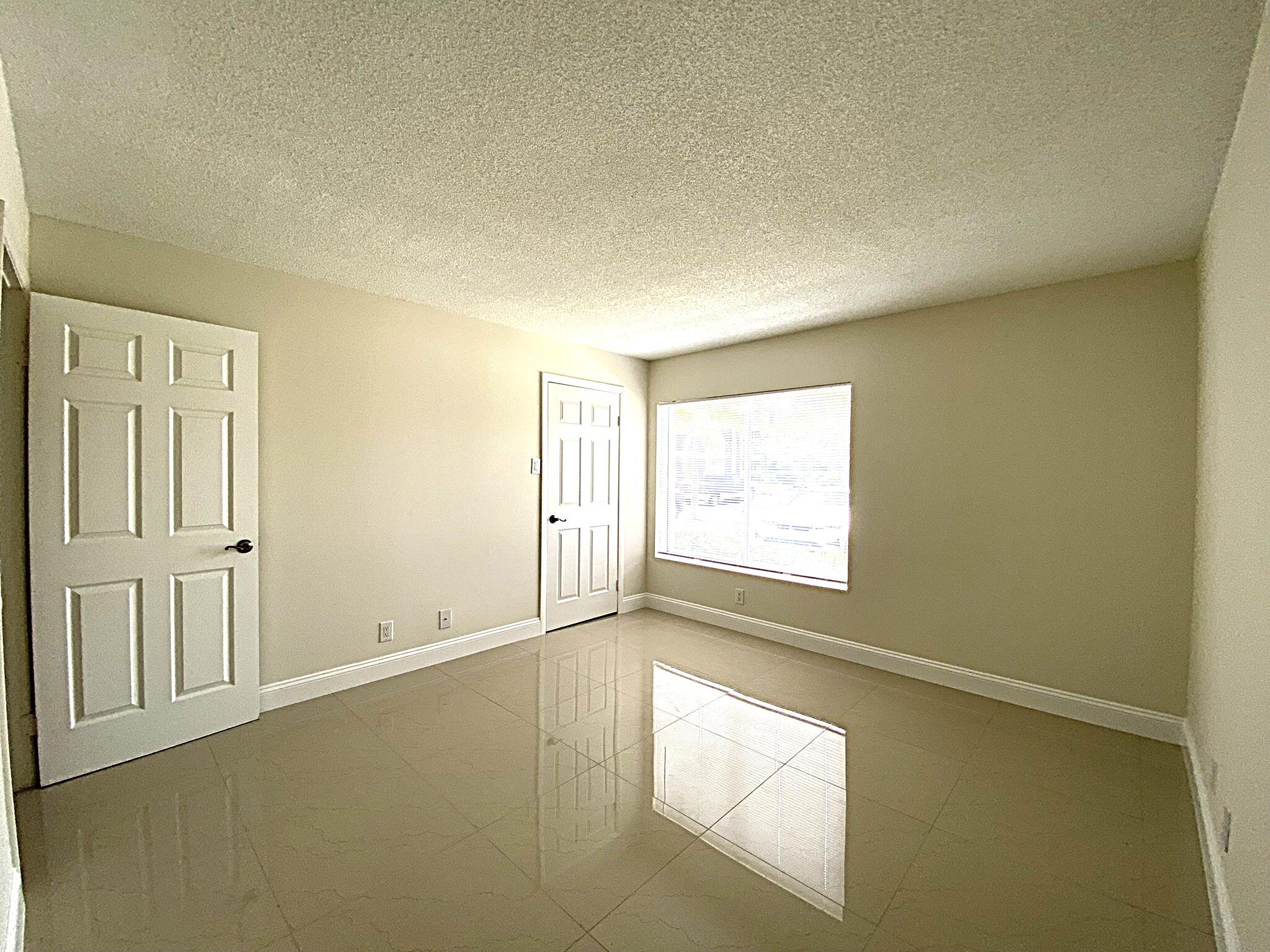 815 W Boynton Beach Boulevard 7-102 Property Photo 2