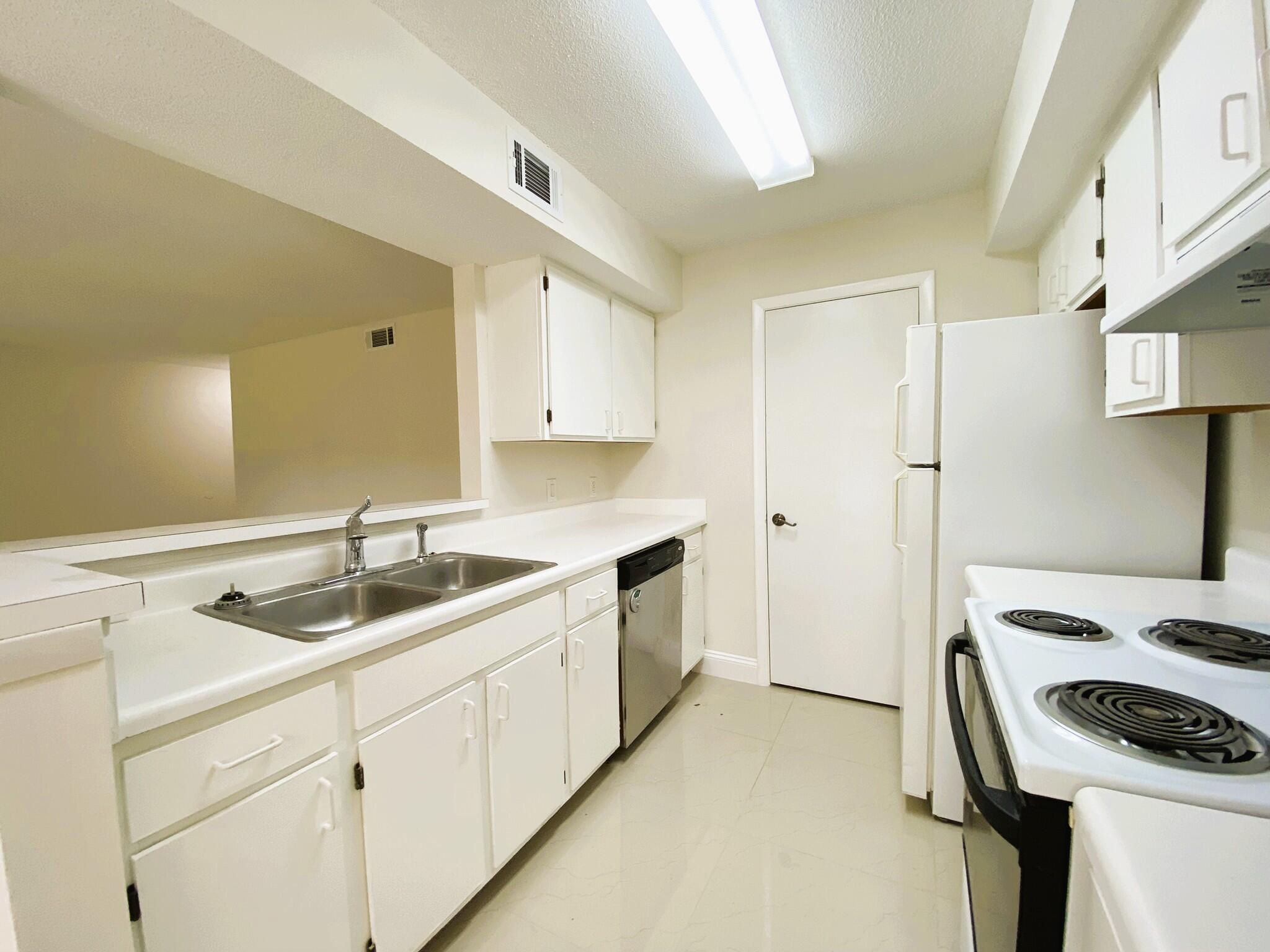 815 W Boynton Beach Boulevard 7-102 Property Photo 13