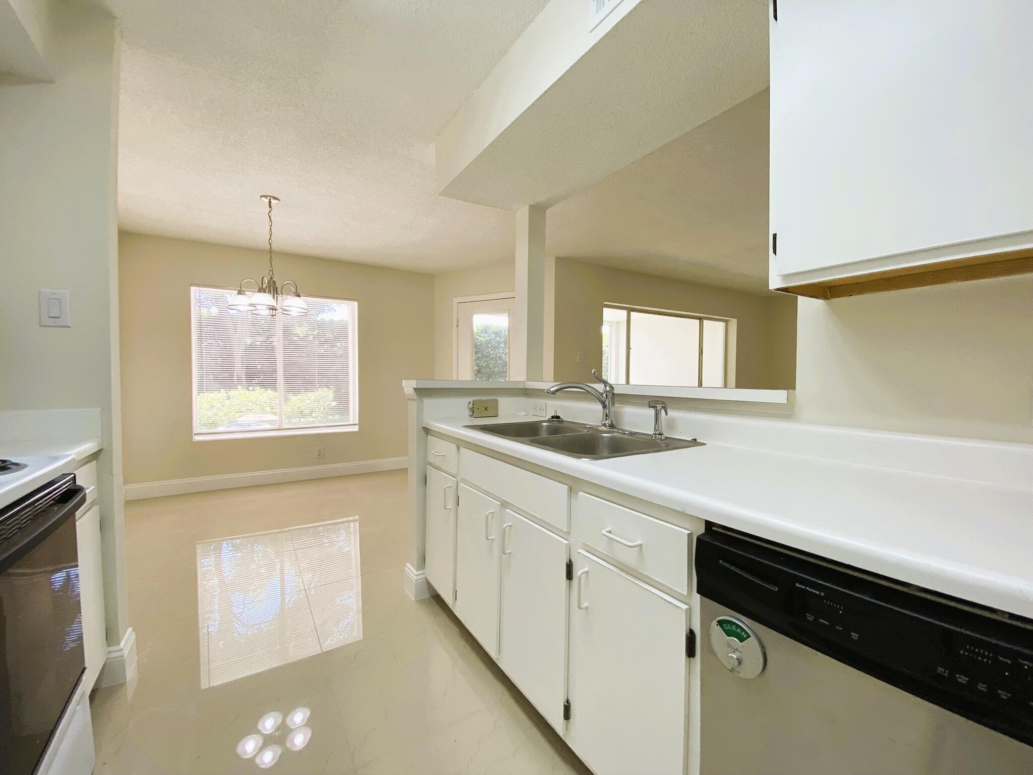 815 W Boynton Beach Boulevard 7-102 Property Photo 14