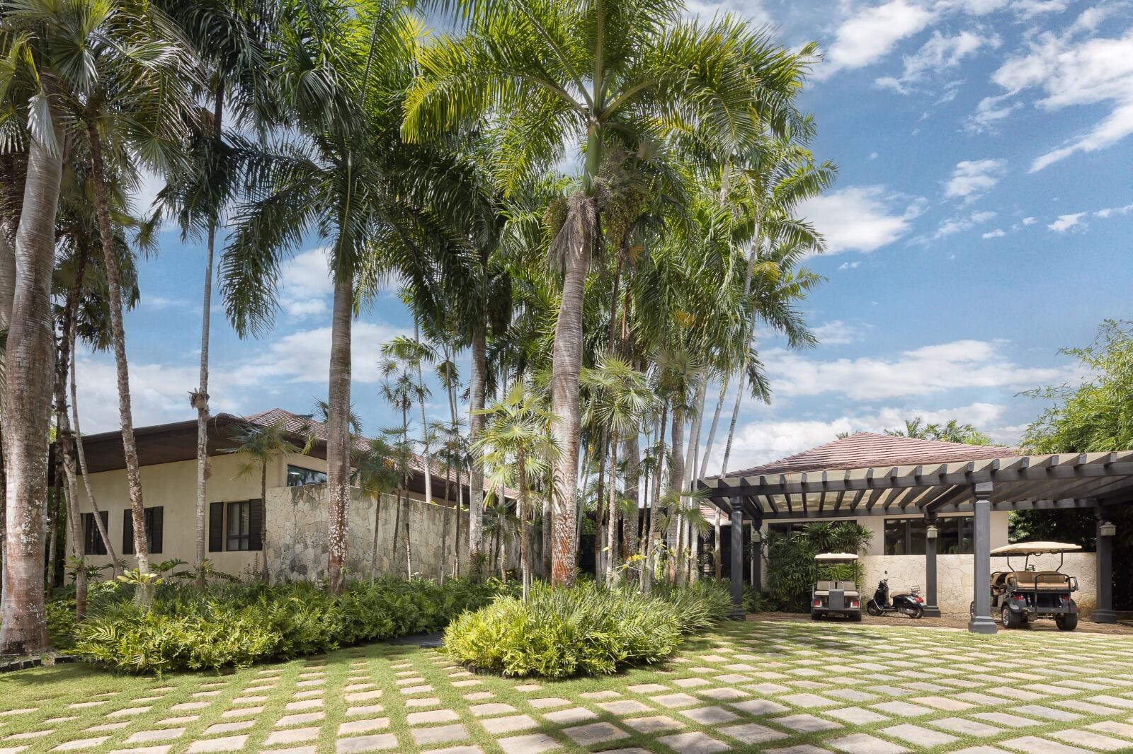 27 37 Property Photo 2