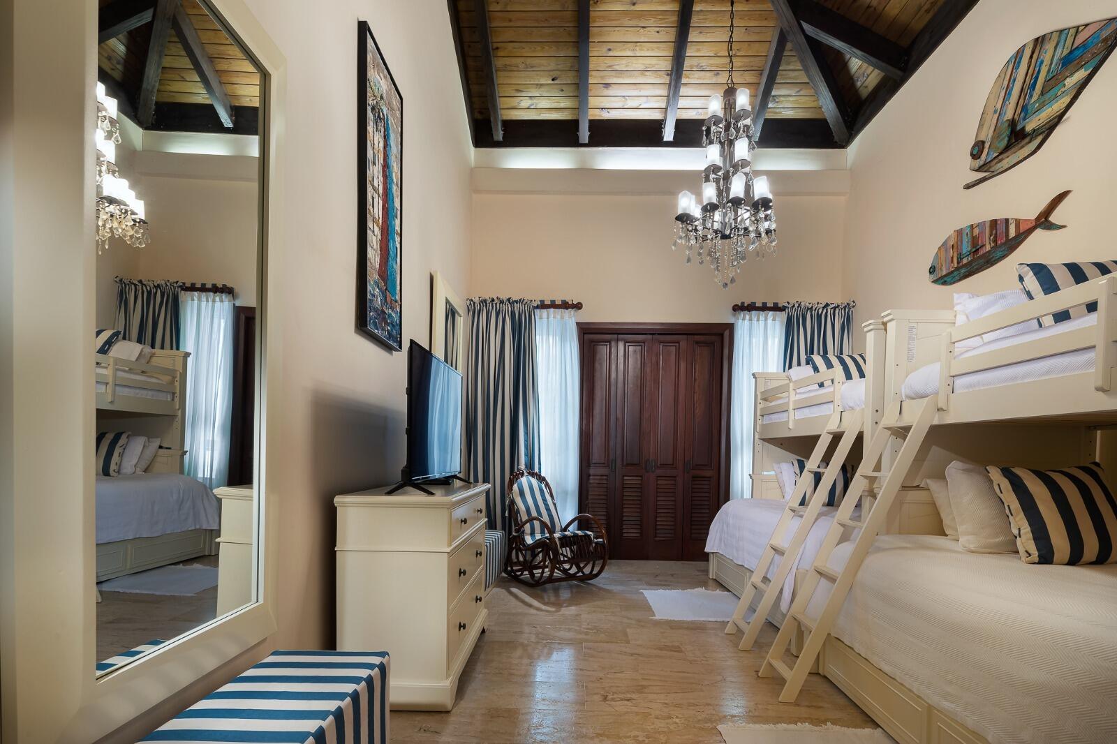 27 37 Property Photo 22