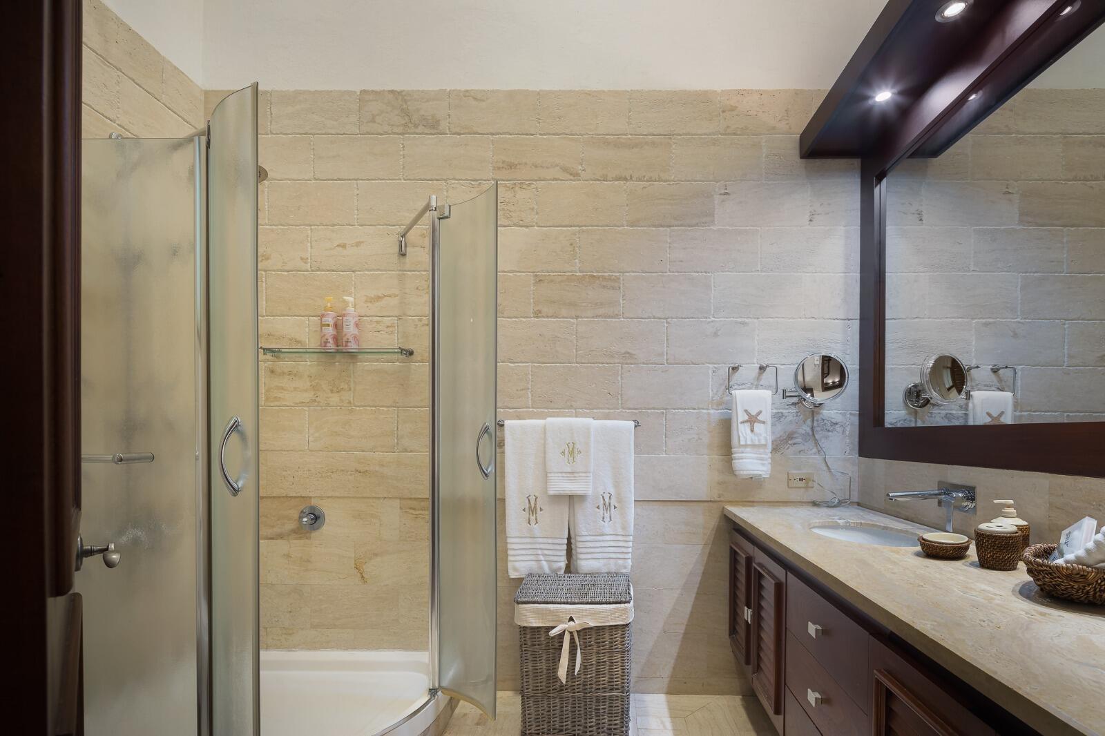 27 37 Property Photo 26