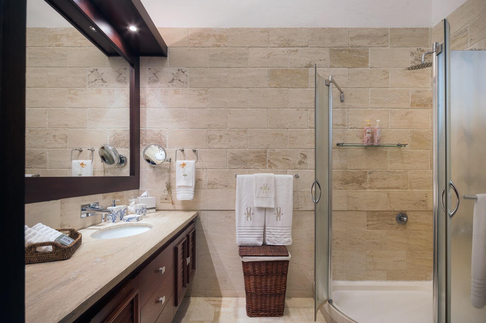 27 37 Property Photo 29